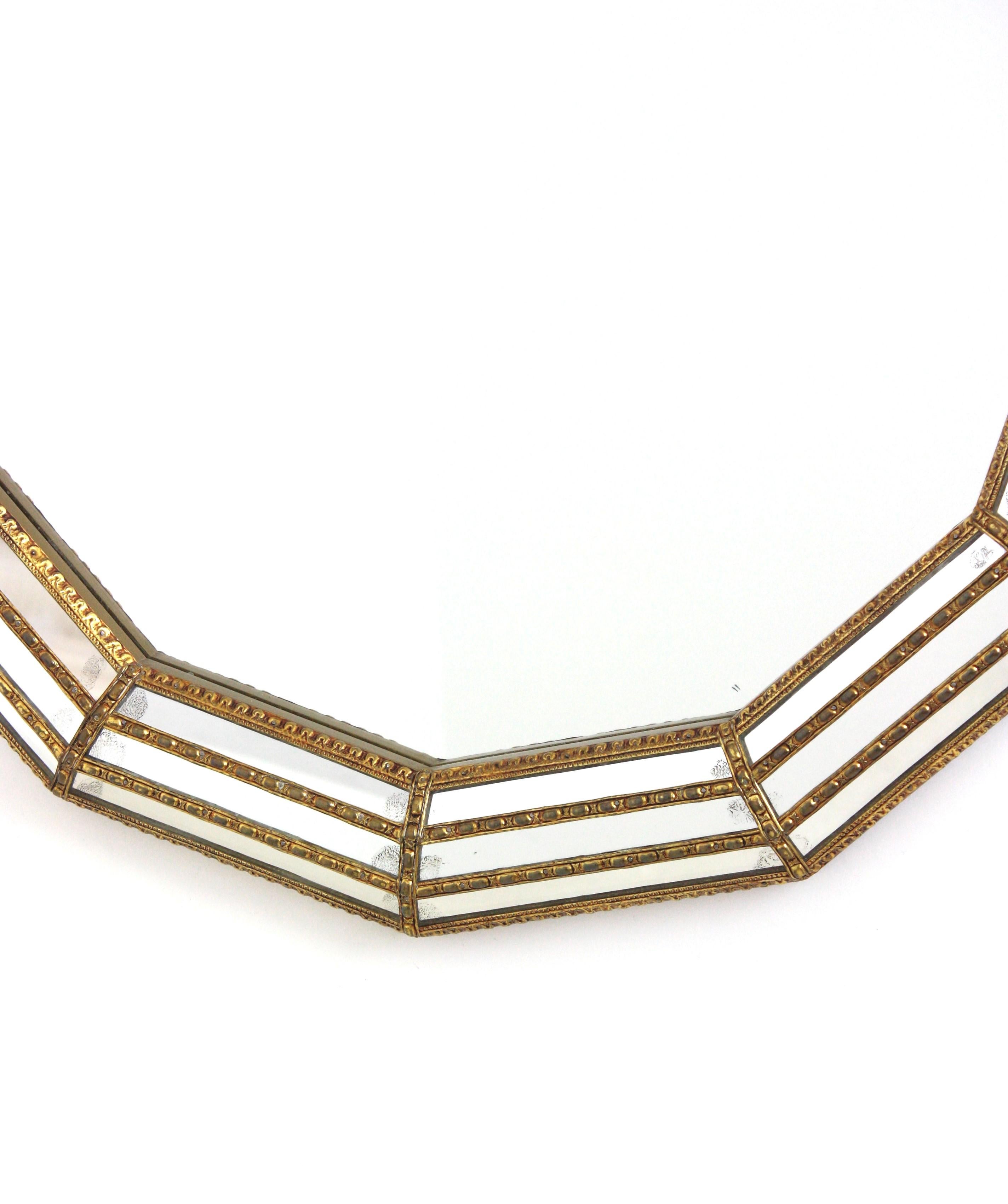 Specchio ovale moderno veneziano con dettagli in ottone, 1960 in vendita 2