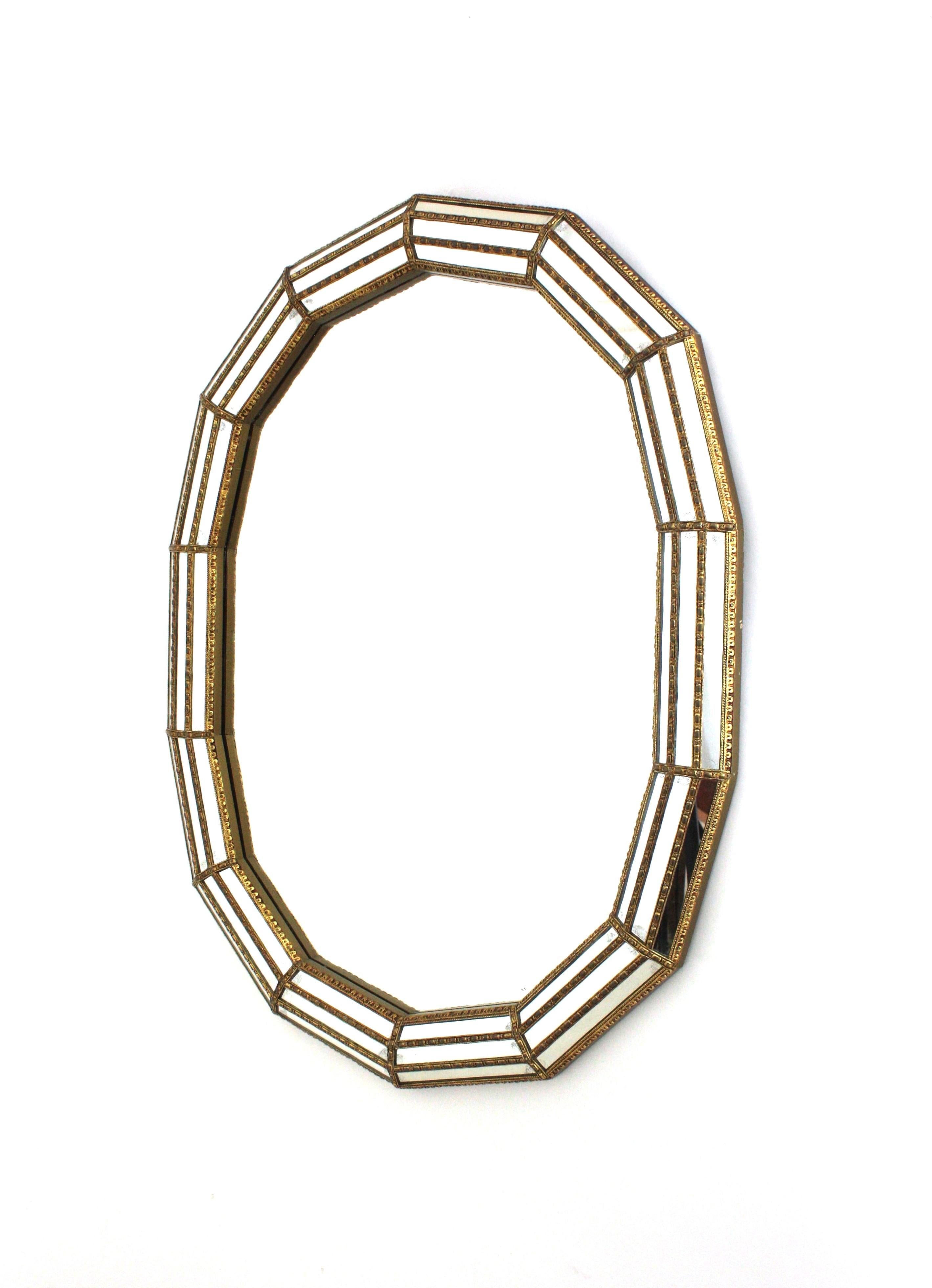 Specchio ovale moderno veneziano con dettagli in ottone, 1960 in vendita 4