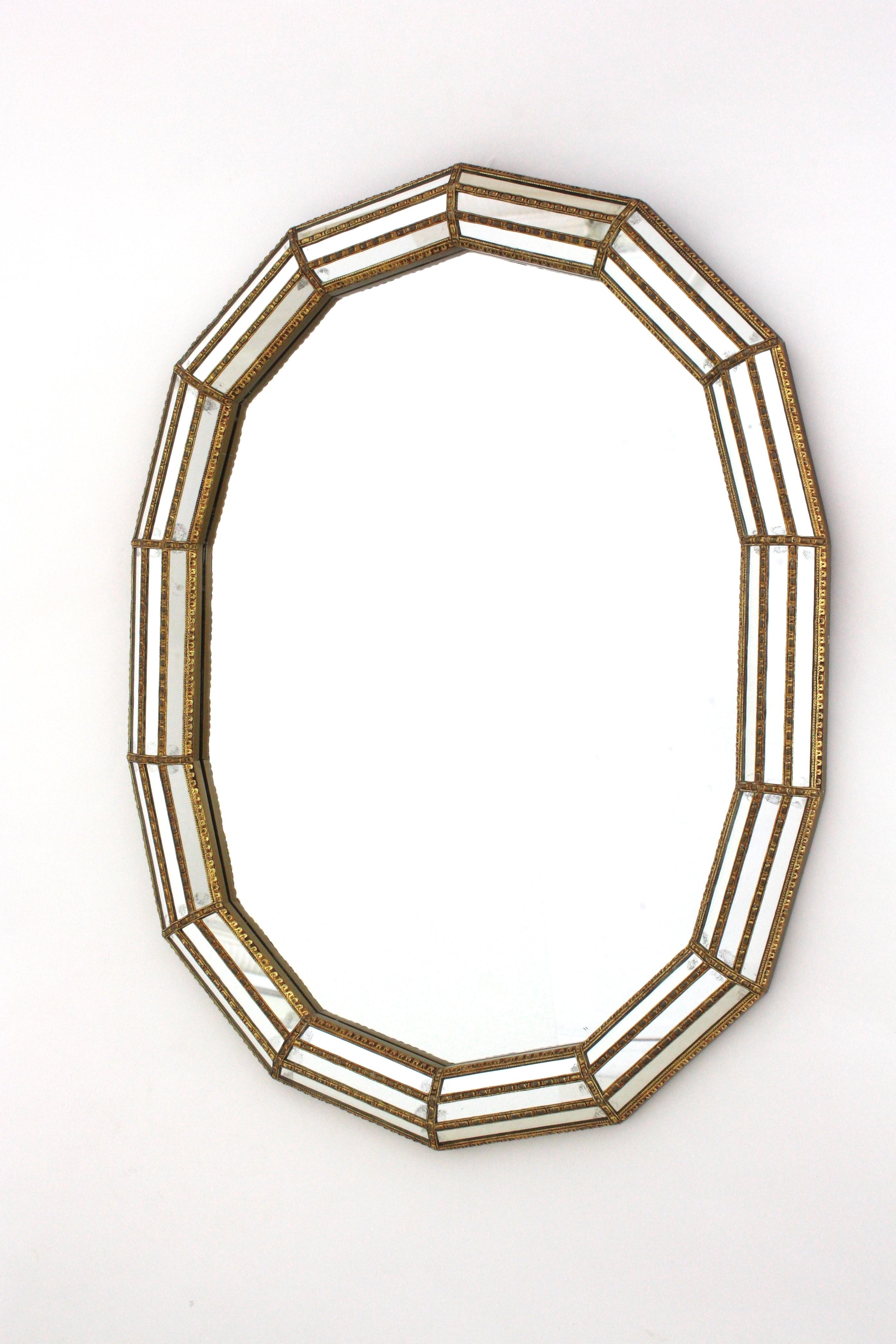 Specchio ovale moderno veneziano con dettagli in ottone, 1960 in vendita 6