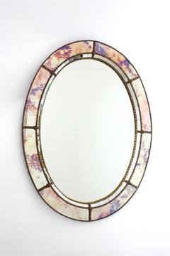 Miroir ovale moderne vénitien avec verre rose pourpre et détails en laiton