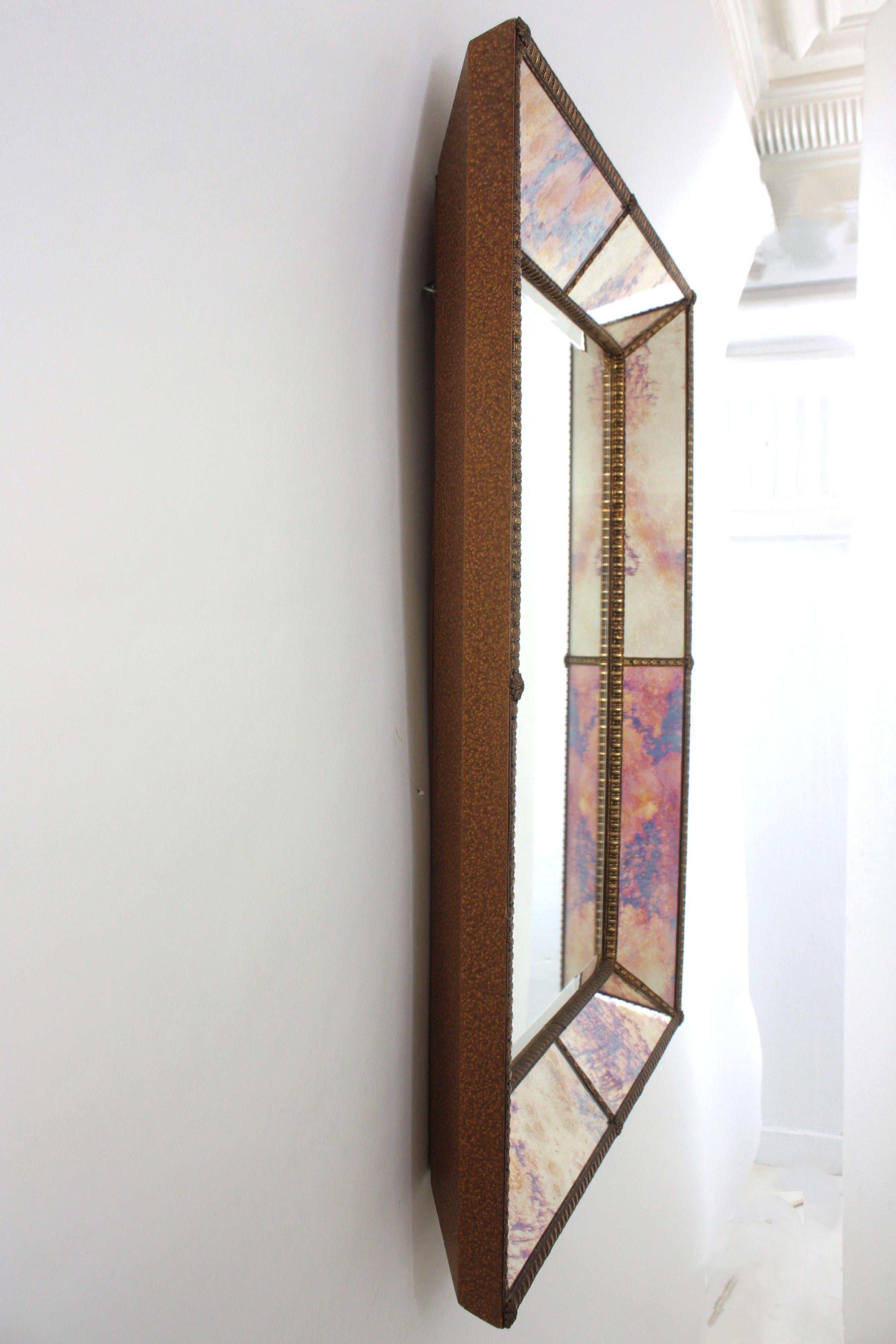 Miroir rectangulaire vénitien moderne, verre rose violet or bleu et laiton en vente 4