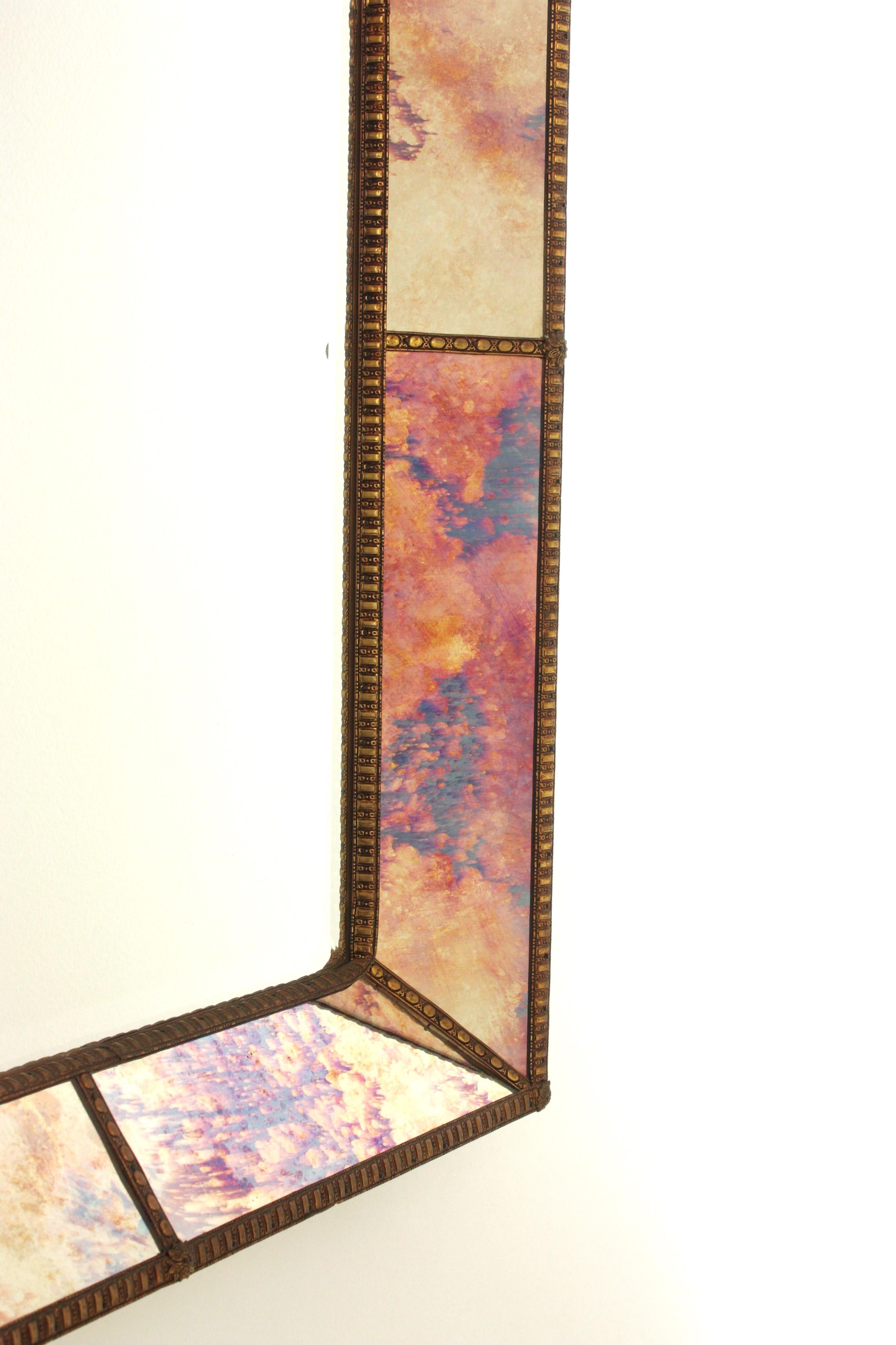 Espagnol Miroir rectangulaire vénitien moderne, verre rose violet or bleu et laiton en vente