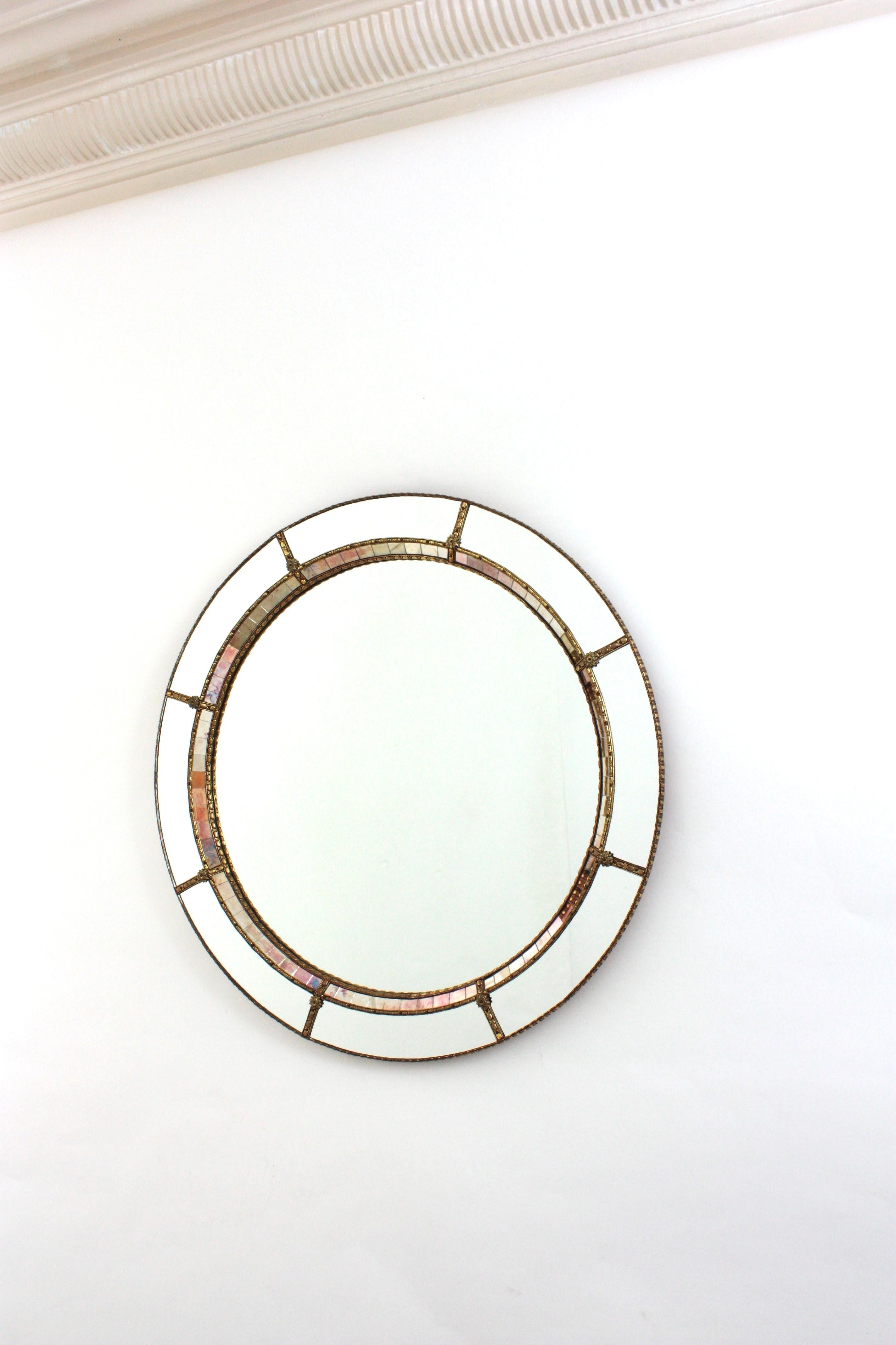 Venetian Modern Round Wall Mirror with Pink Purple Glass and Brass Details For Sale 3