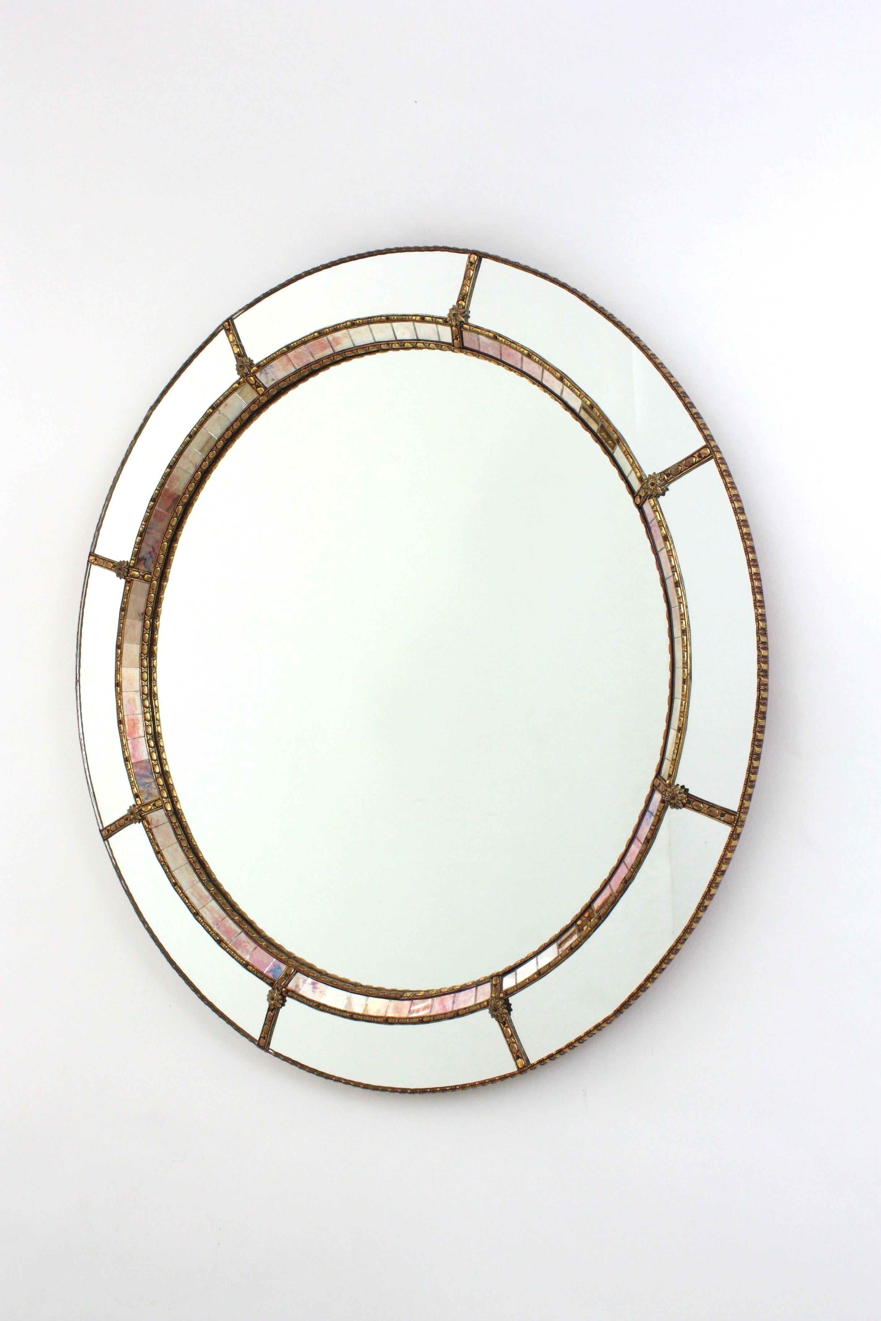 Venetian Modern Round Wall Mirror with Pink Purple Glass and Brass Details For Sale 5
