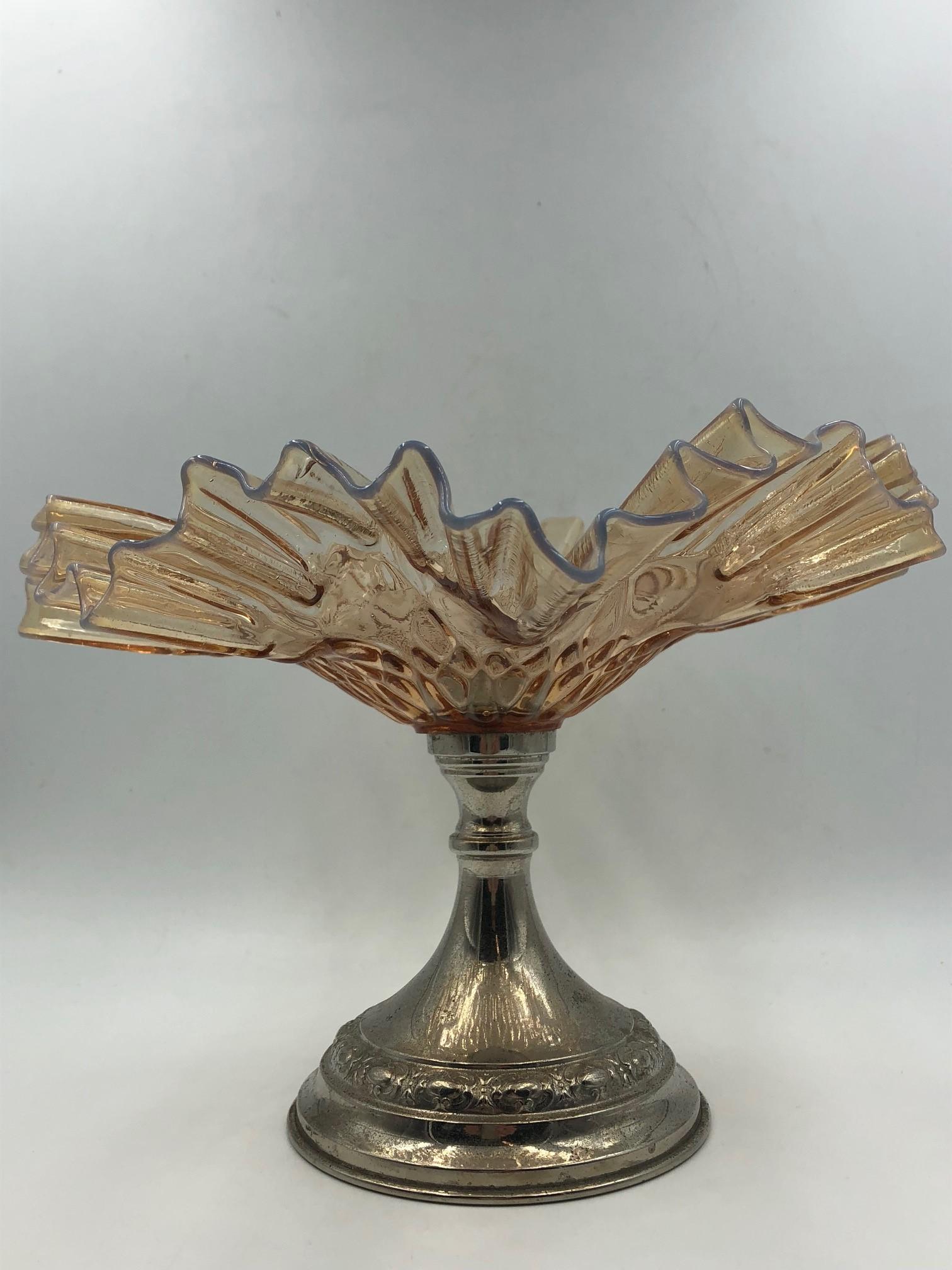 Very rare antique Venetian hand blown opalescent Italian art glass bowl. It has a ruffled rim, with a net pattern
Victorian era.