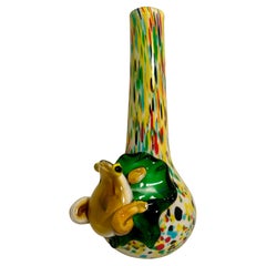 Vase à col de bouteille de 12 pouces en verre d'art vénitien de Murano coloré fantaisie amusant avec grenouille
