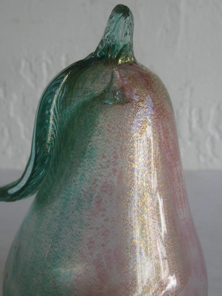 Venetian Murano Art Glass Pink and Green Figural Fruit Pear by Alfredo Barbini For Sale 2