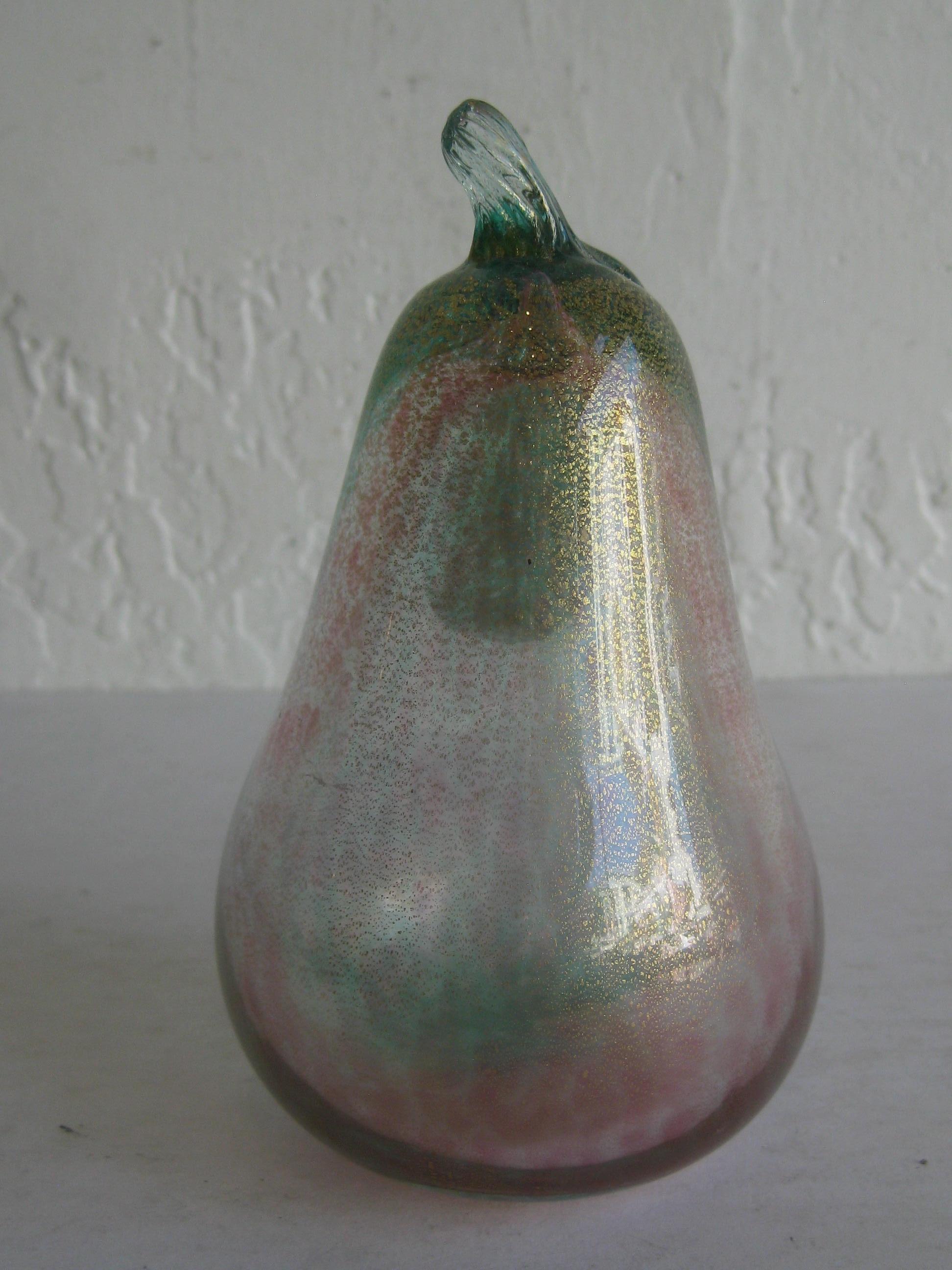 Venetian Murano Art Glass Pink and Green Figural Fruit Pear by Alfredo Barbini For Sale 3