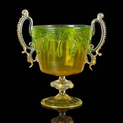 Vase trophée en verre d'art italien de Murano vénitien jaune, vert et or à gouttes, C. V. M.