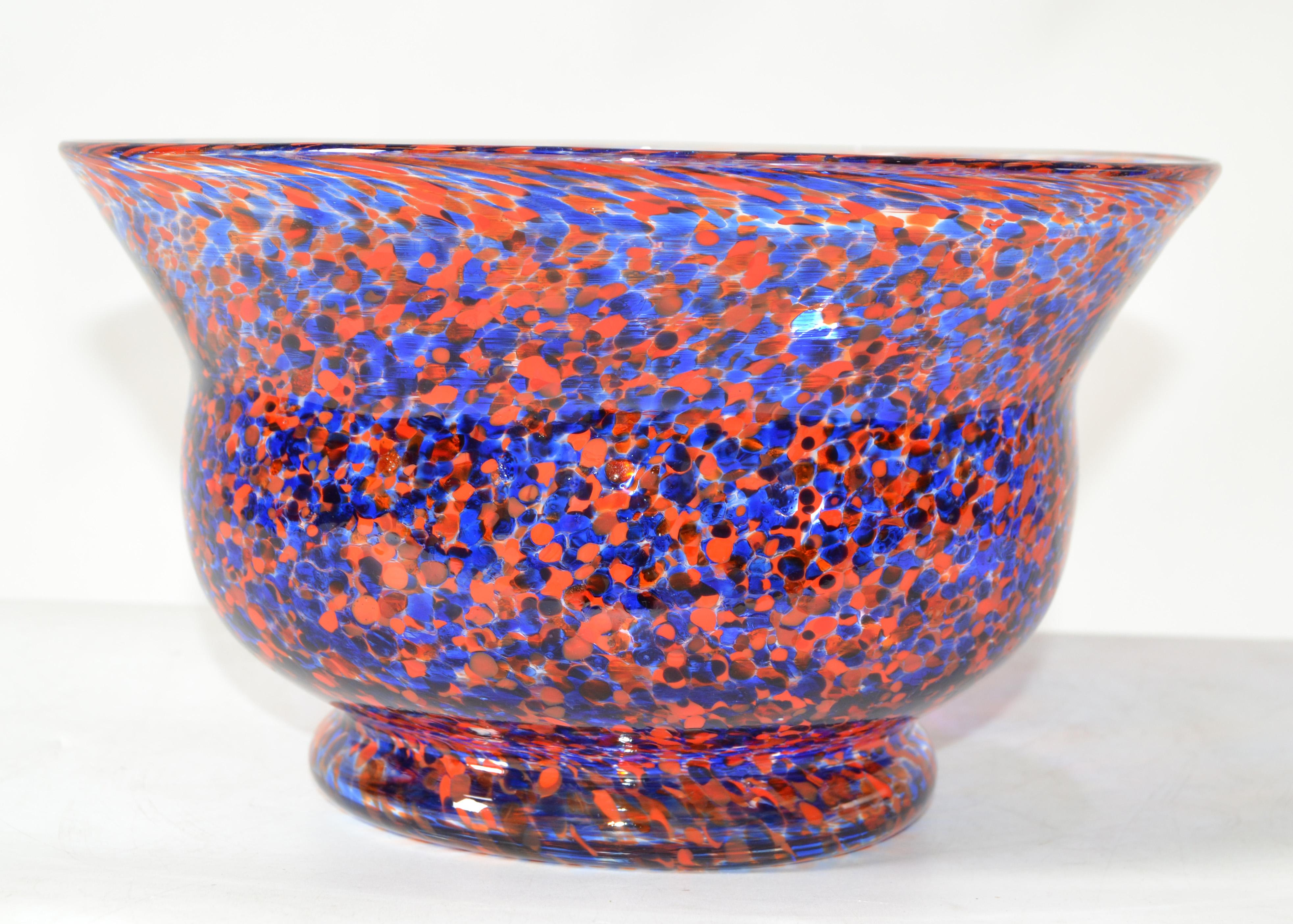 Mid-Century Modern Venetian Murano Glass Bowl in Orange and Blue Sprinkles Italy 1970 For Sale