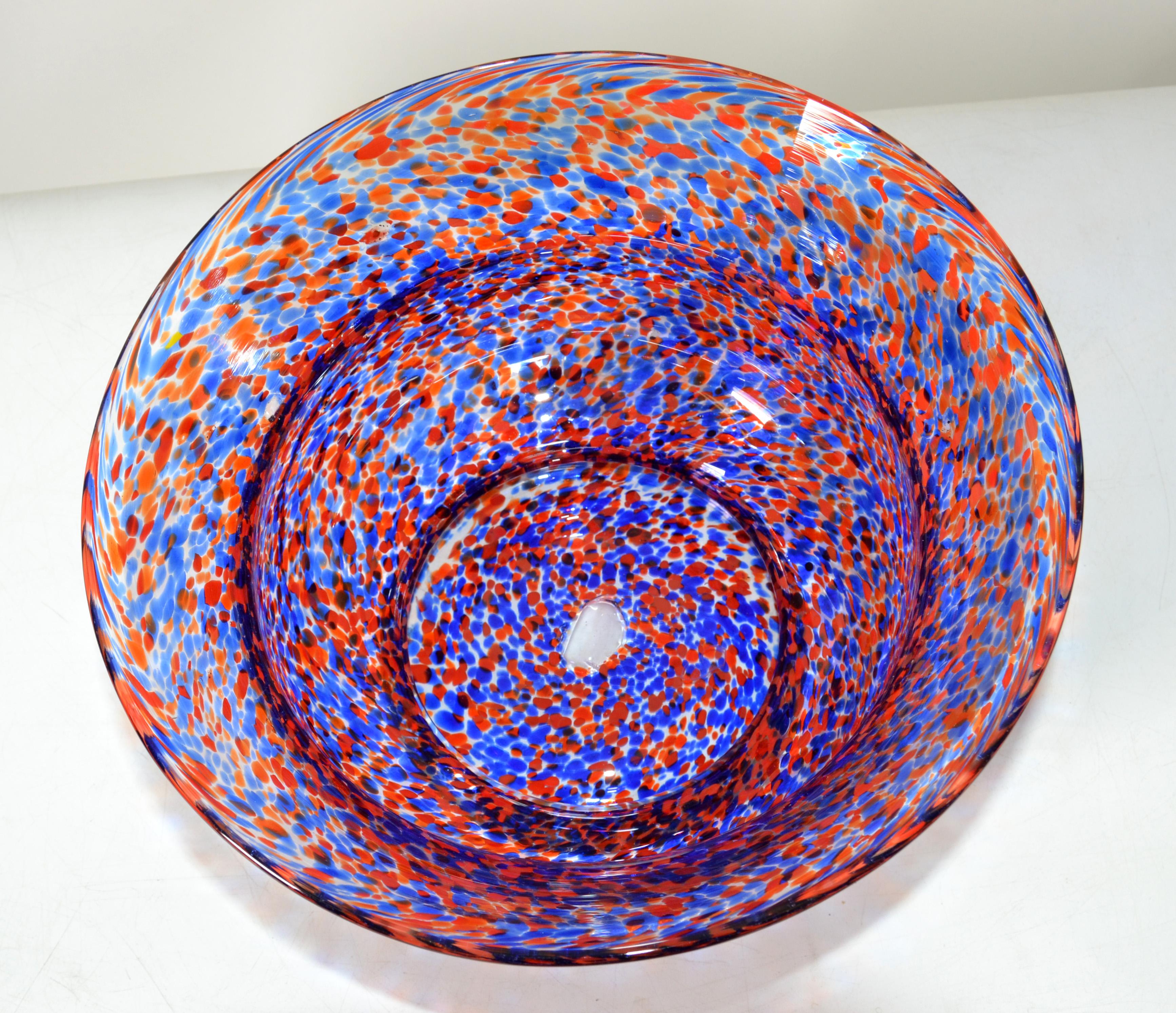 20th Century Venetian Murano Glass Bowl in Orange and Blue Sprinkles Italy 1970 For Sale