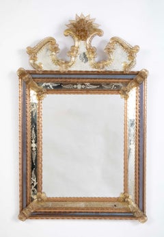 Specchio da parete in vetro soffiato a mano di Murano con decorazione incisa