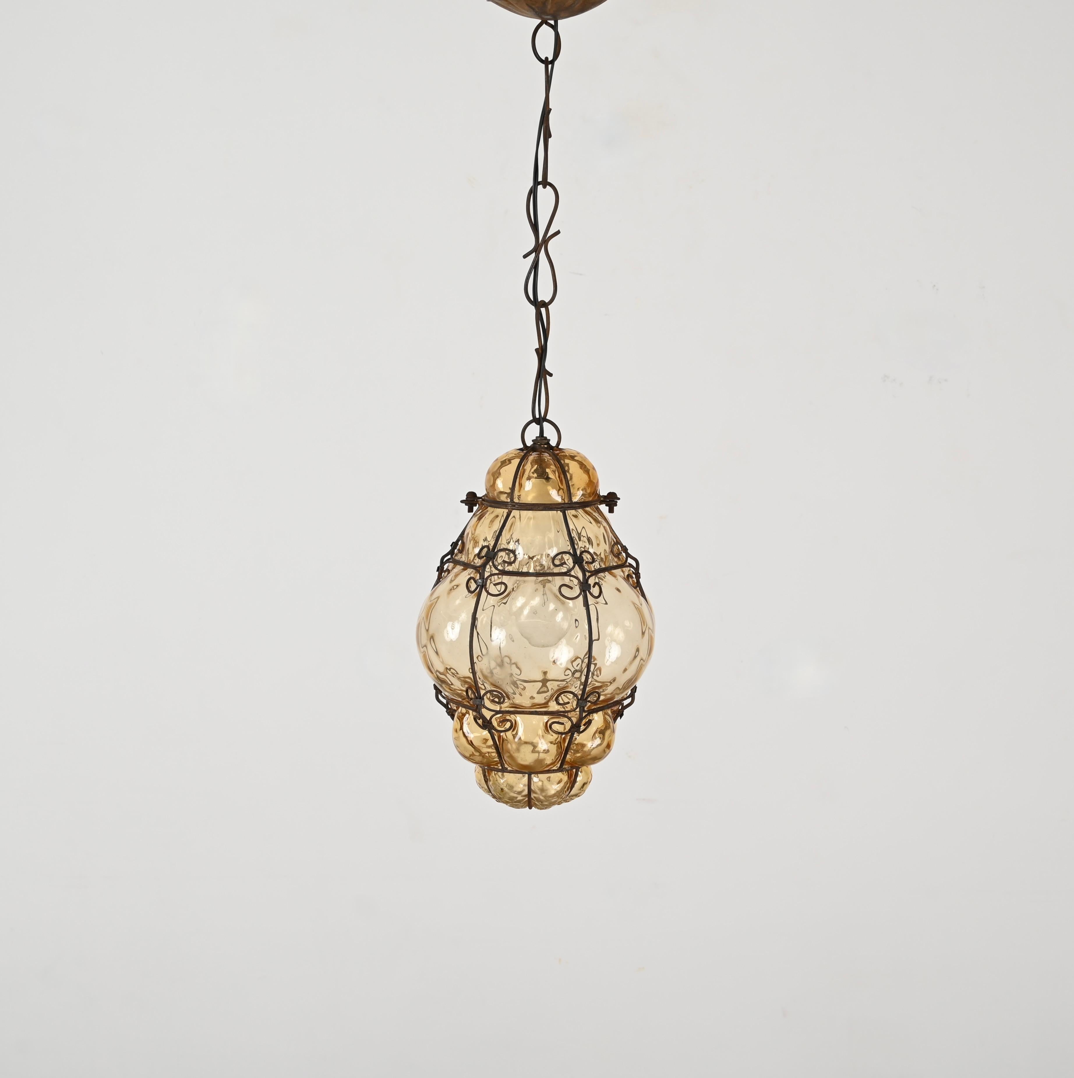 Hand-Crafted Venetian Murano Mouthblown Amber Glass Chandelier with Iron Frame, Italy 1940s