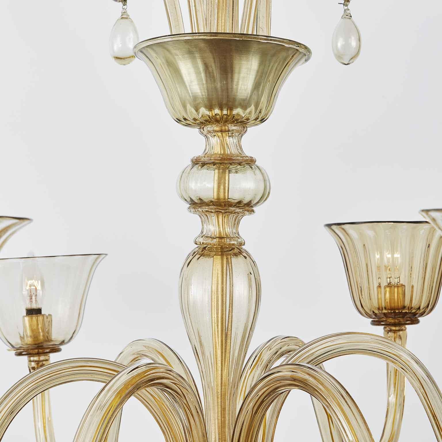 A large size Art Déco Murano blown glass six-light chandelier, a timeless fumè chandelier with extremely essential and elegant design. This hand-blown Murano glass is an exquisite rich and warm smoked tone dating back to 1920s circa.
The central