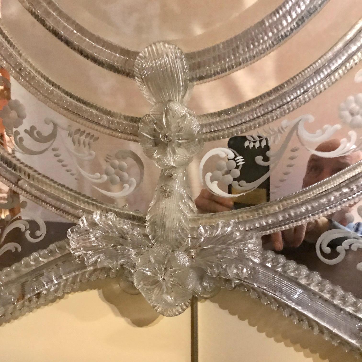 Miroir vénitien ovale en verre biseauté en vente 2