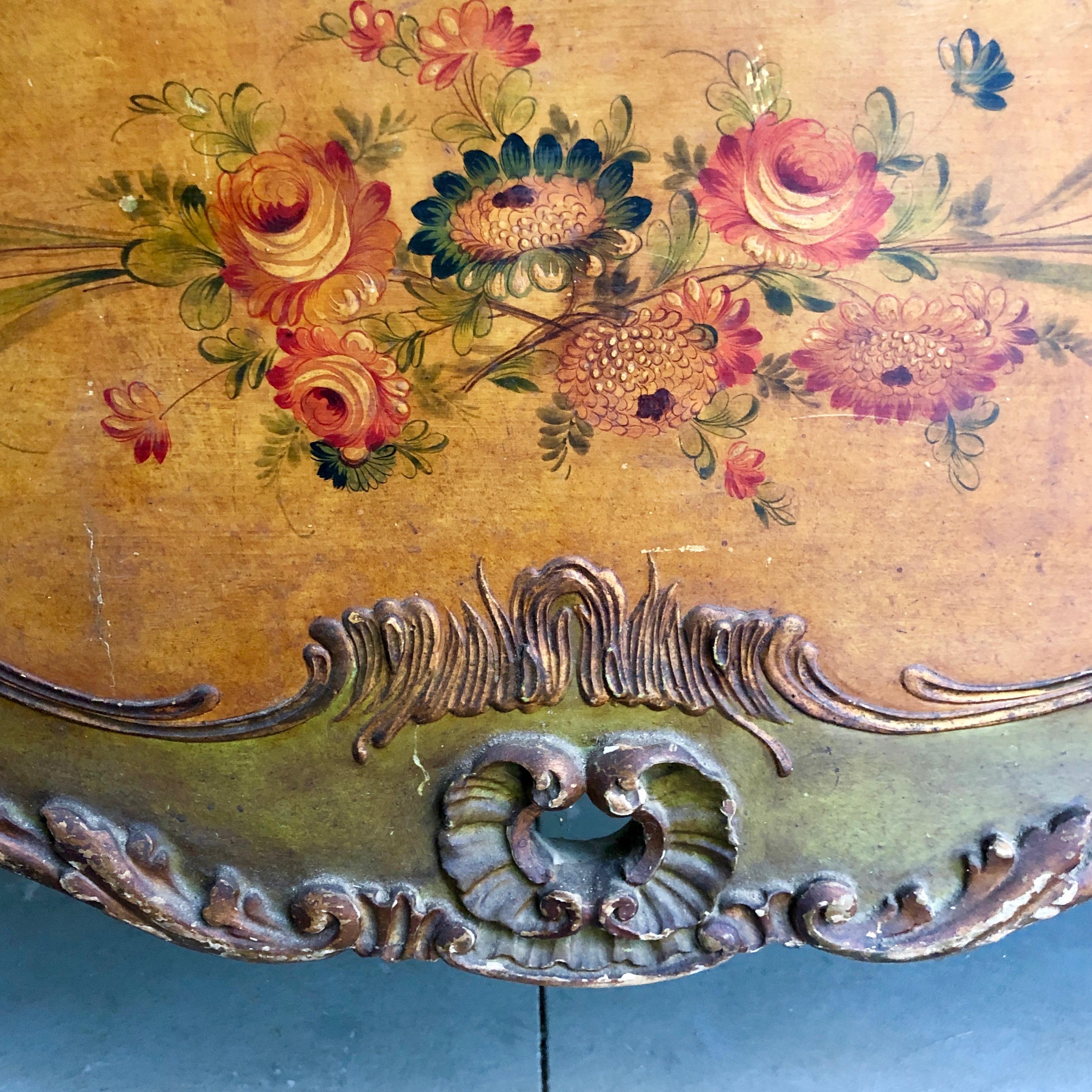 Cama de matrimonio antigua pintada al estilo veneciano en venta 5