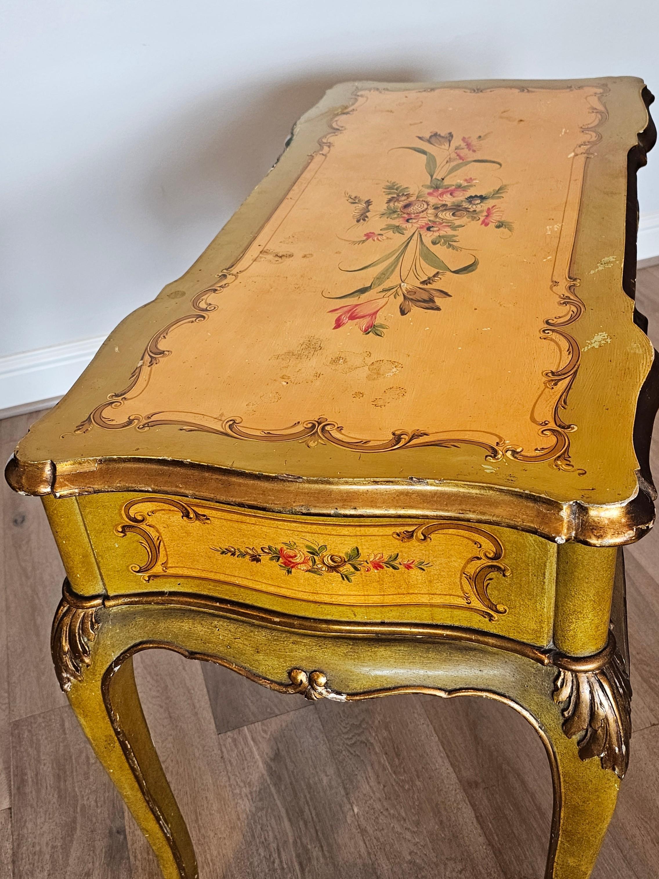 Bemalter italienischer Schreibtisch im Louis-XV-Stil, venezianisch  im Angebot 10