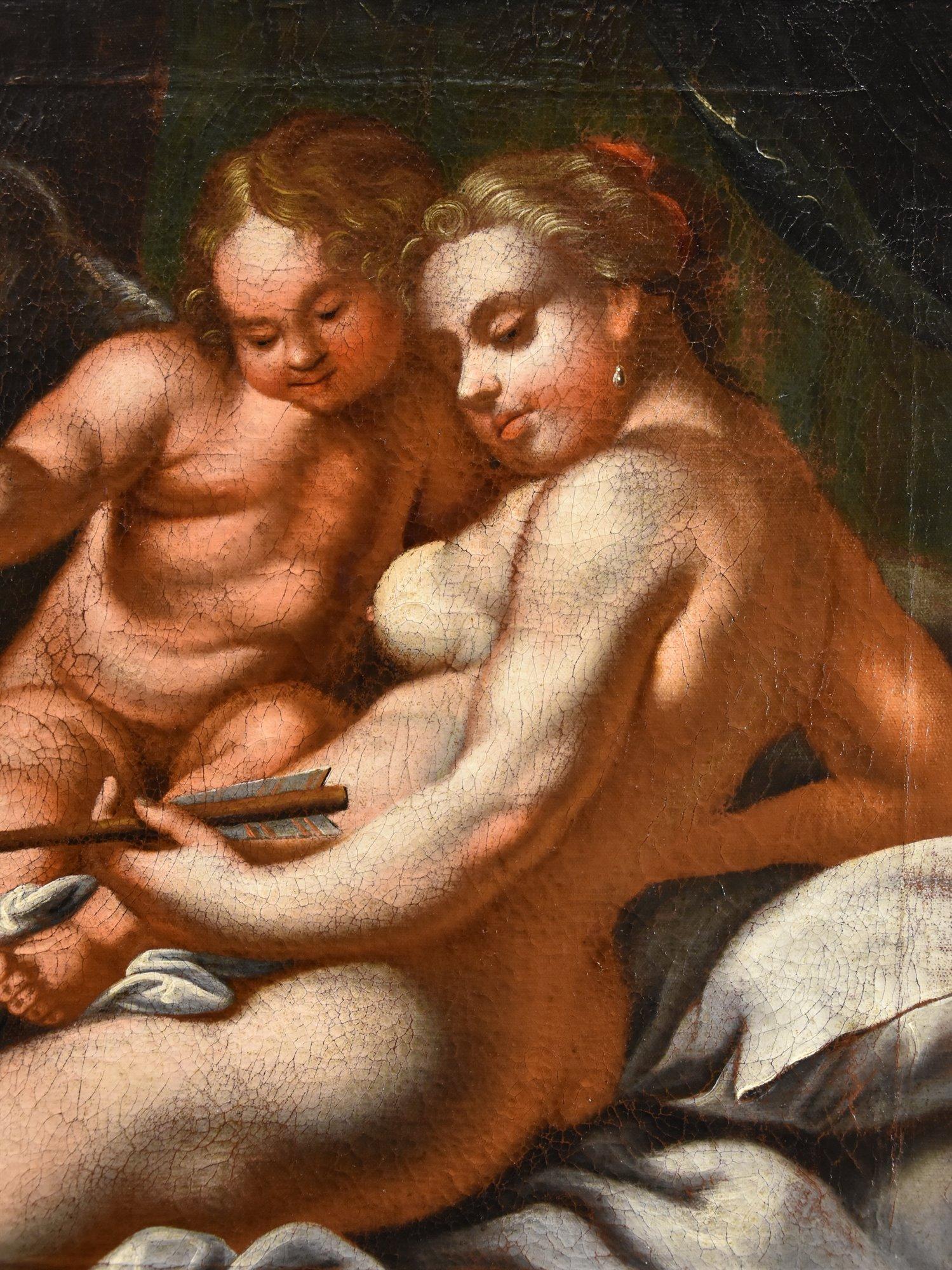 Venezianischer Maler des 17./18. Jahrhunderts 

Venus und Amor  

Öl auf Leinwand  57 x 49 cm. Im Rahmen 71 x 61 cm.  

Das Gemälde besticht durch seine intime und sinnliche Darstellung, in deren Mittelpunkt eine verführerische, halbnackte Venus mit