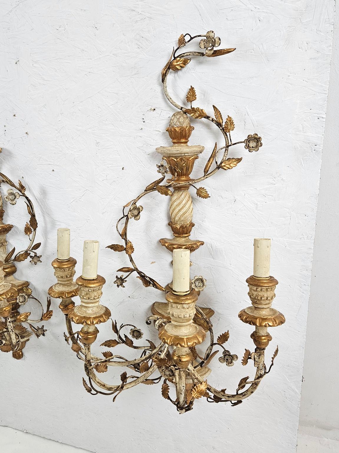 Metà XX secolo Venetian Pair of Italian Rococo Wall Sconces, 1950s in vendita