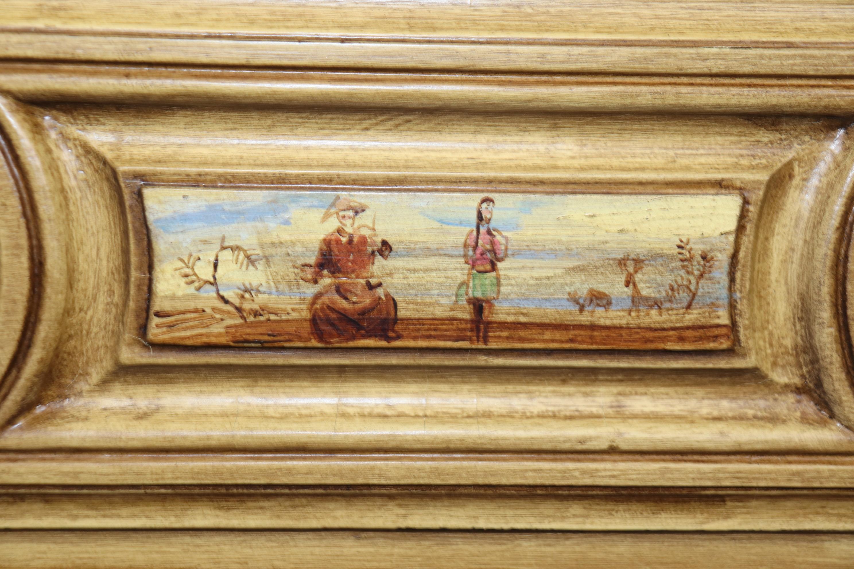 Cómoda decorada con pintura pastoral veneciana atribuida a Maitland Smith en venta 6