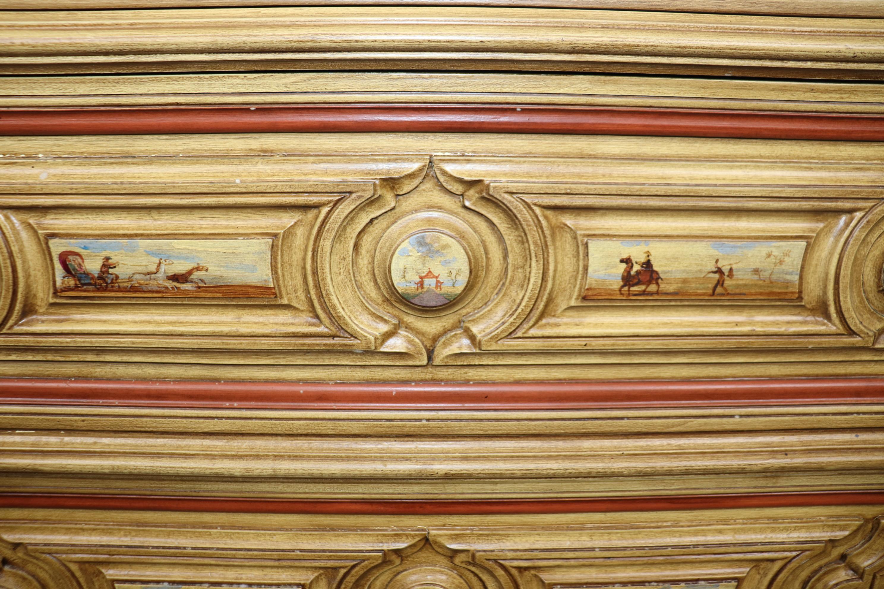Commode vénitienne décorée de peintures pastel, attribuée à Maitland Smith  en vente 9