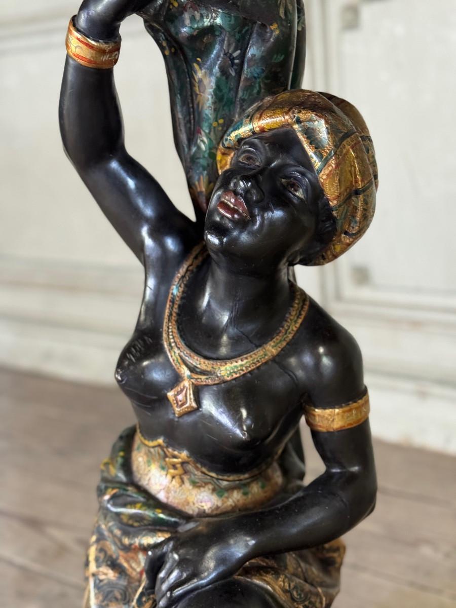 Venetian pedestal table in the Nubian style, polychrome sculpture, circa 1880 im Zustand „Hervorragend“ im Angebot in Honnelles, WHT