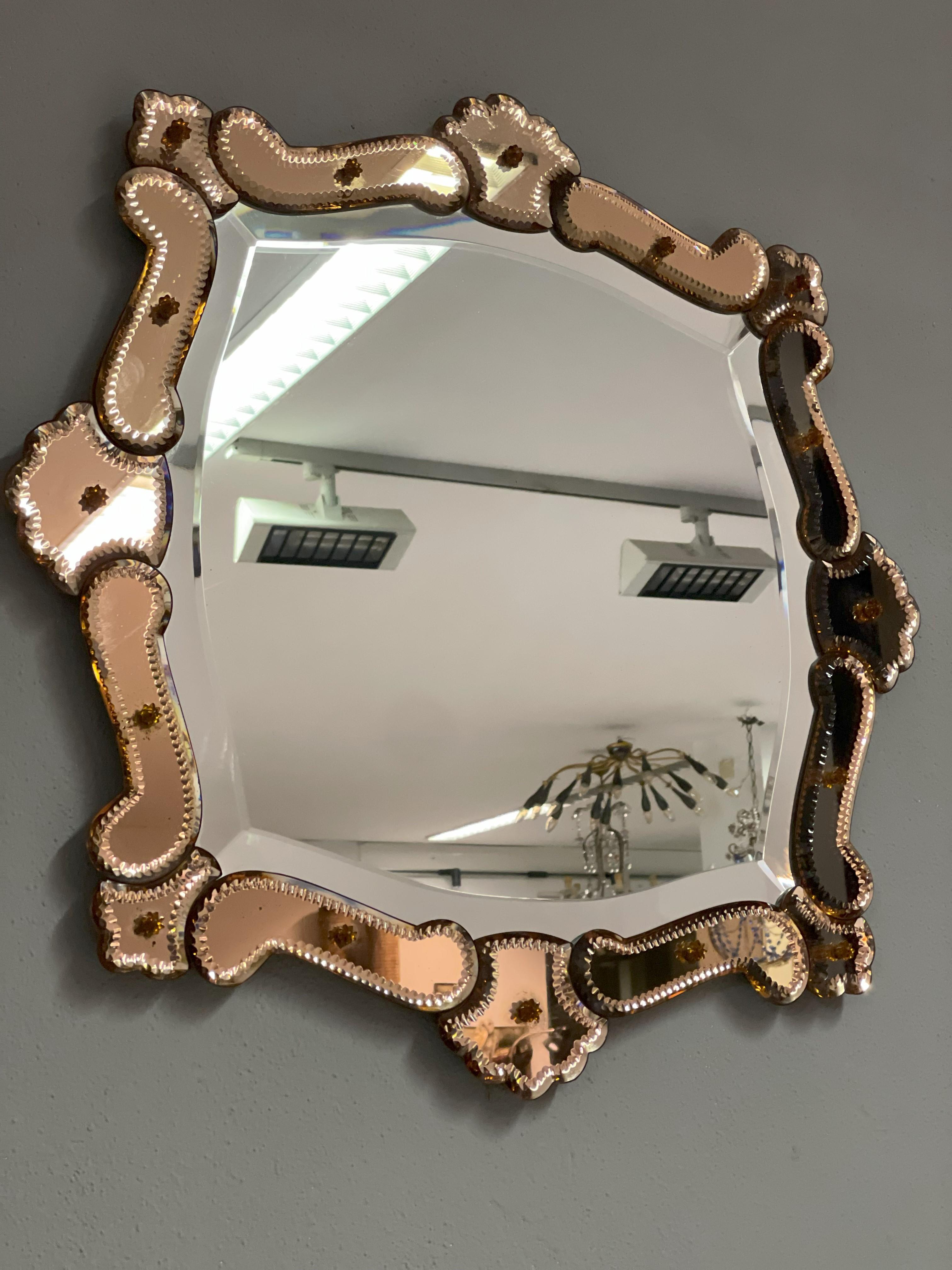 Miroir vénitien quadratique avec cadre en verre de riz rosé Excellent état - En vente à Munich, DE