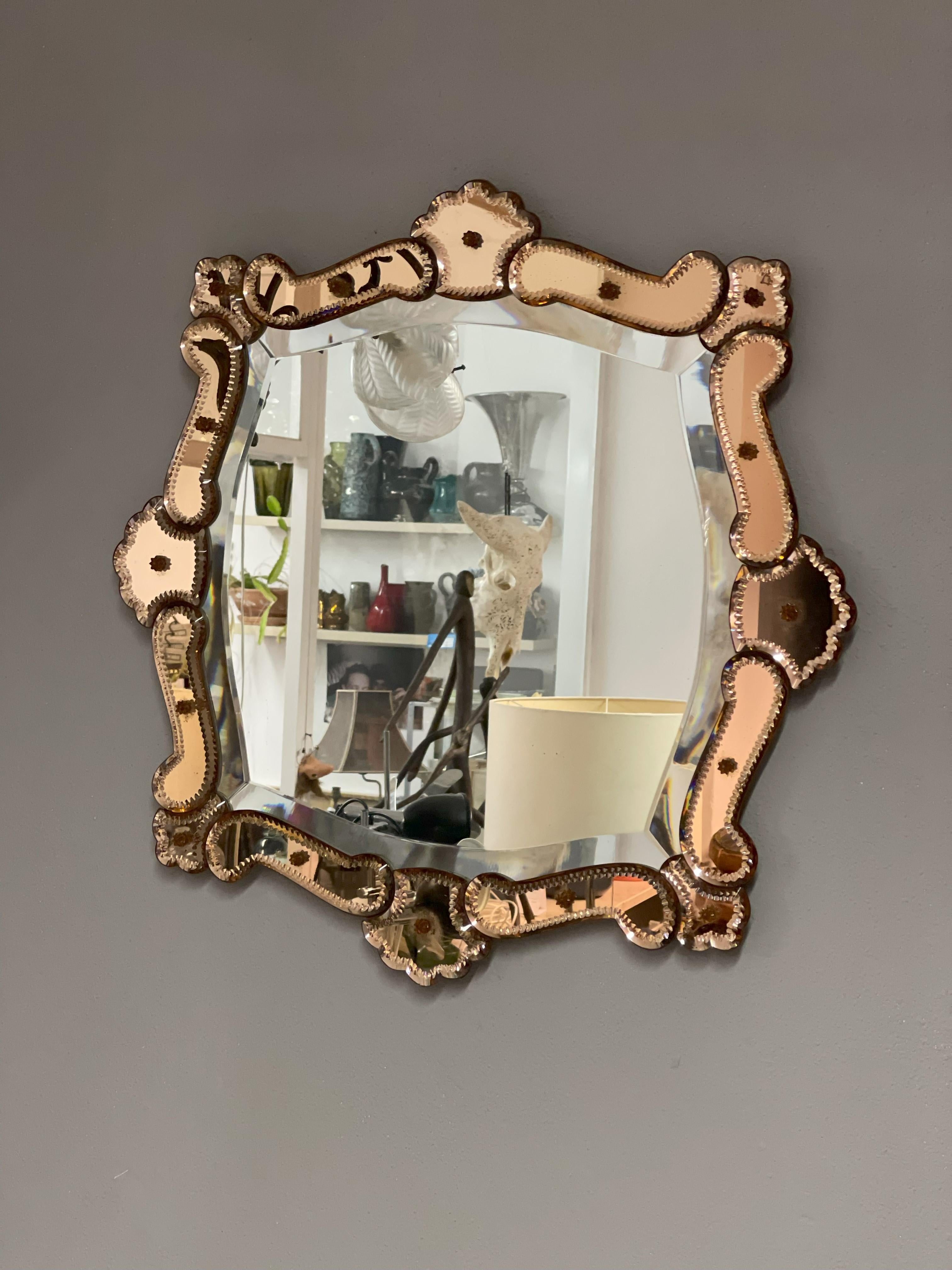 Miroir vénitien quadratique avec cadre en verre de riz rosé en vente 4