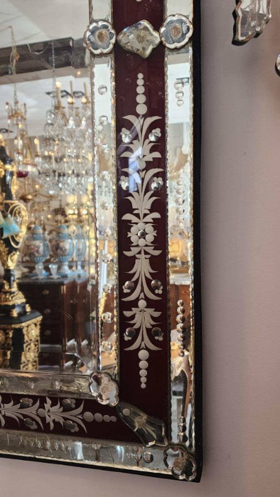 italien Miroir à bordure rouge vénitien en vente
