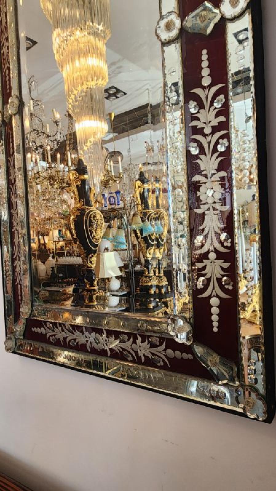20ième siècle Miroir à bordure rouge vénitien en vente