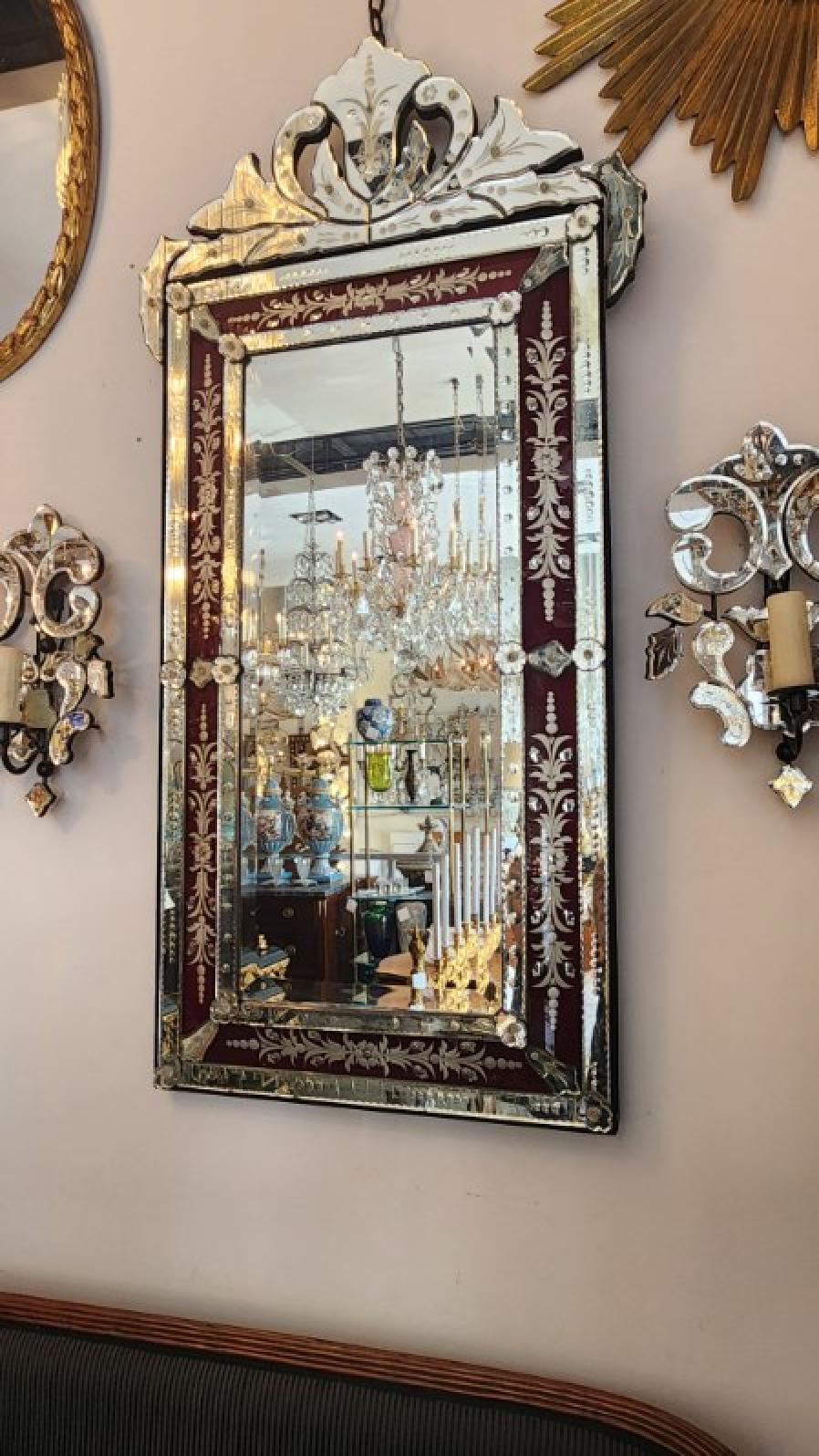 Miroir à bordure rouge vénitien en vente 1