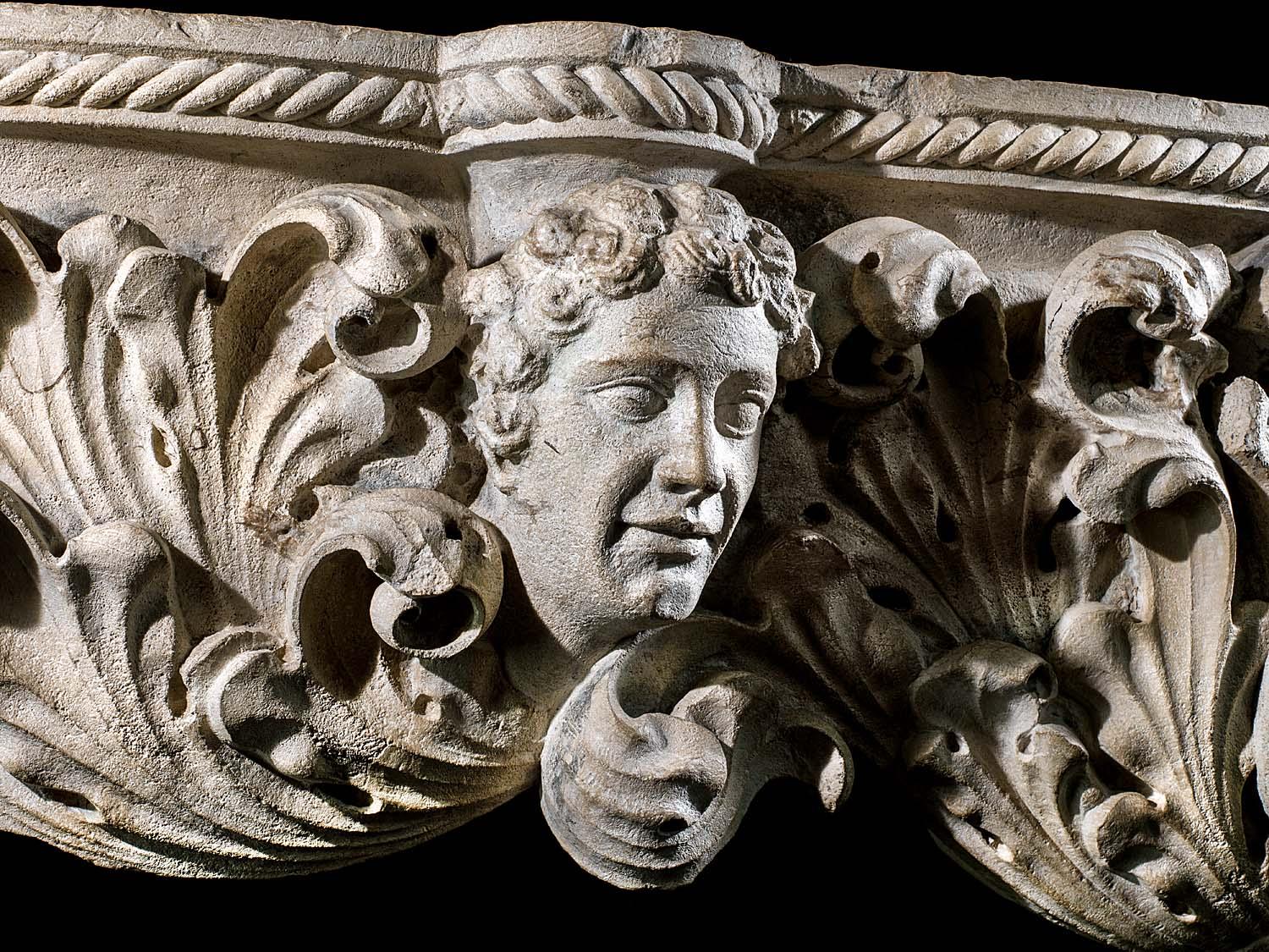 Antiker venezianischer Renaissance-Kamin aus dem 15. Jahrhundert (18. Jahrhundert und früher) im Angebot
