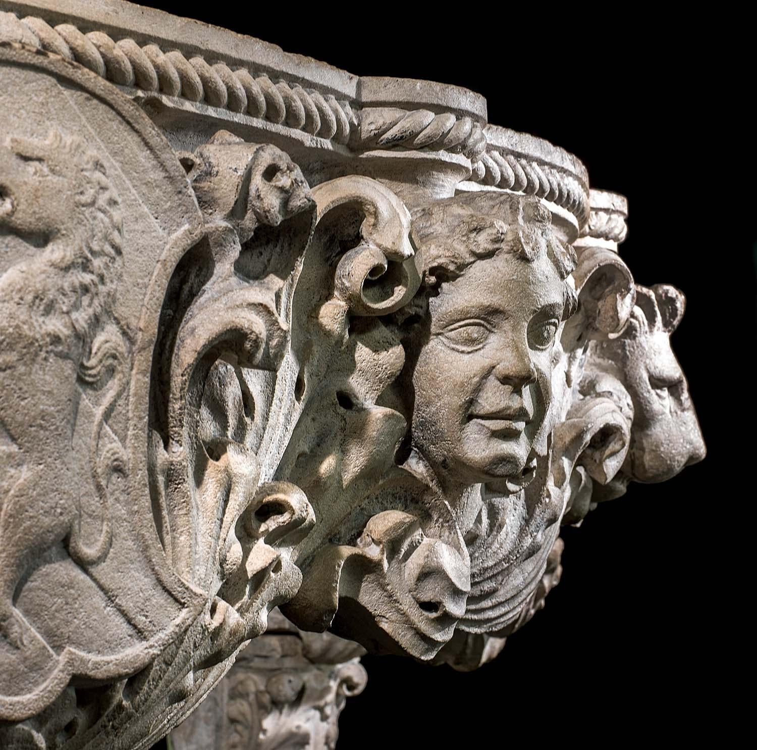 Antiker venezianischer Renaissance-Kamin aus dem 15. Jahrhundert im Angebot 1