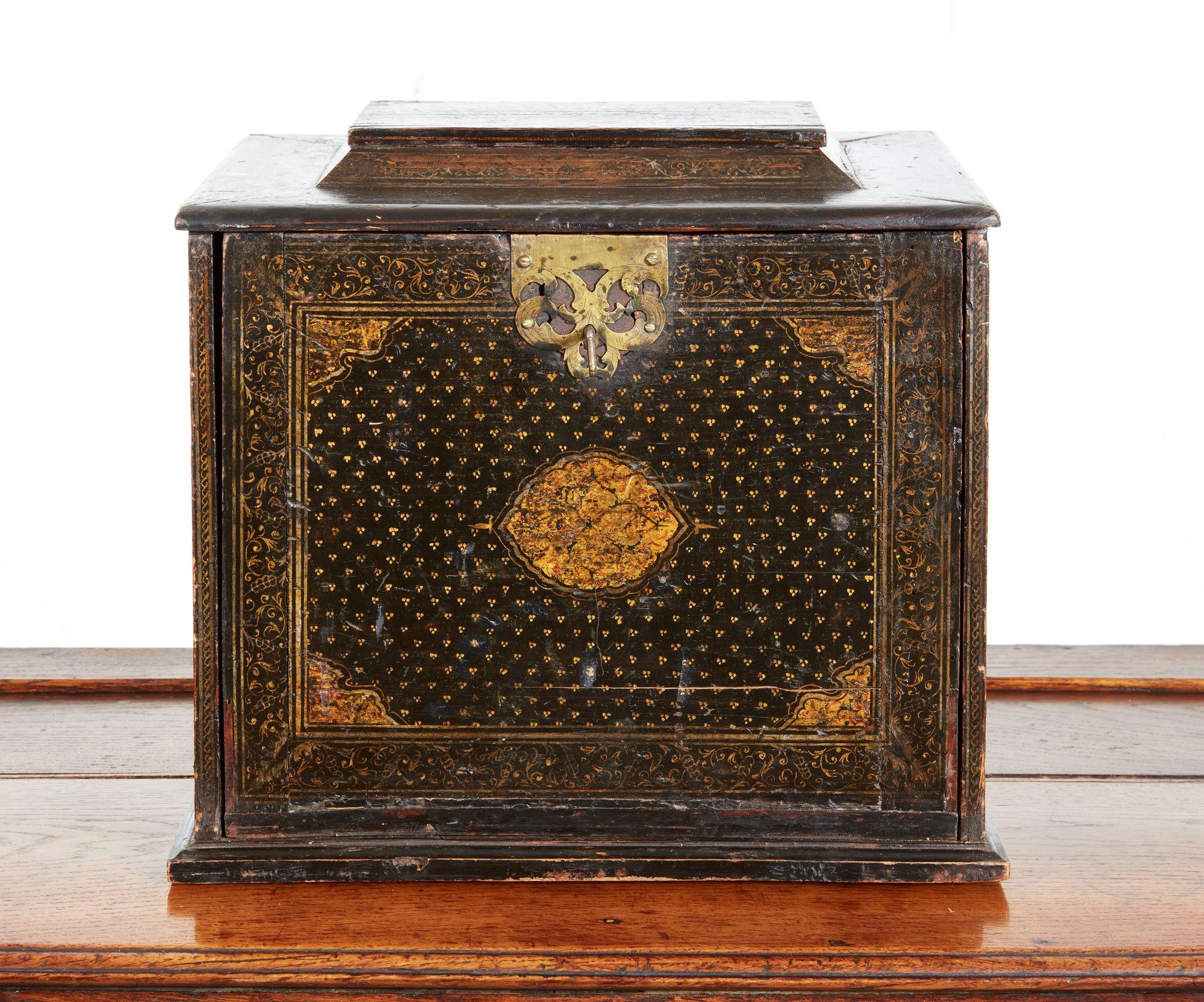 Rare Venetian 16th century Italian traveling jewelry chest profusely decorated in Arabesque black and gilt decoration featuring rare specimen stone drawer fronts in a Palladian architectural interior with columns, plinths and pediment, the lid