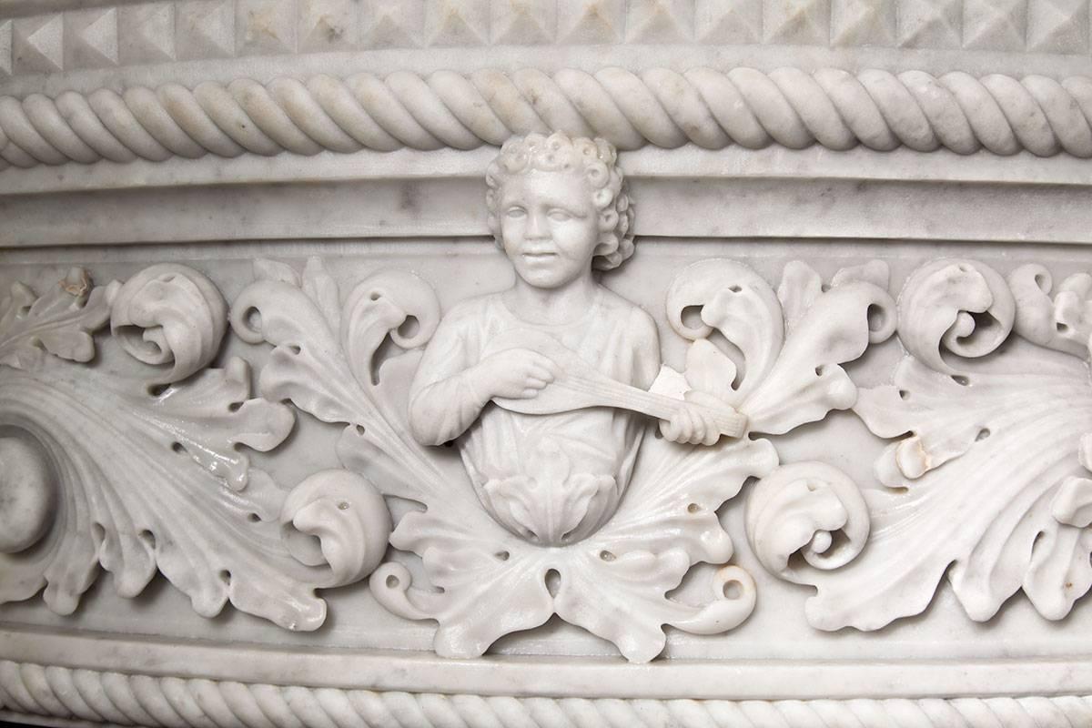 italien Cheminée en marbre de style Renaissance vénitienne en vente