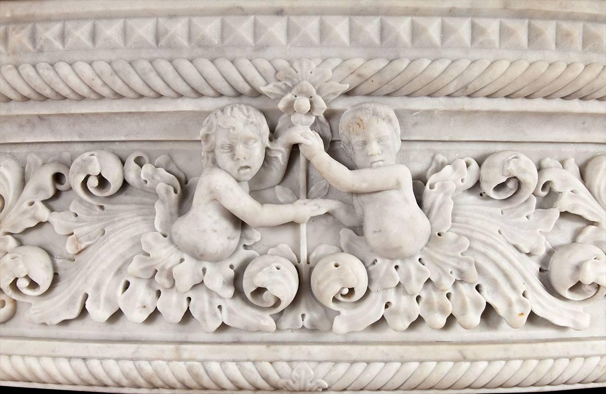 Sculpté Cheminée en marbre de style Renaissance vénitienne en vente