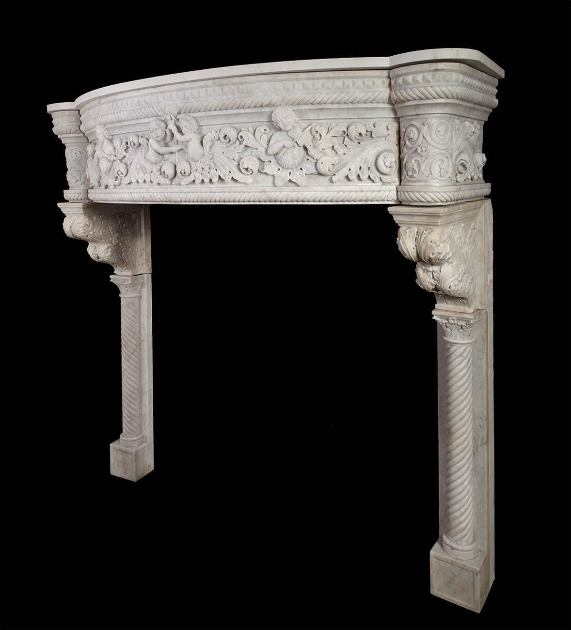 Cheminée en marbre de style Renaissance vénitienne en vente 1