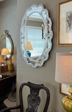 Ovaler venezianischer Spiegel mit umgekehrter Ätzung