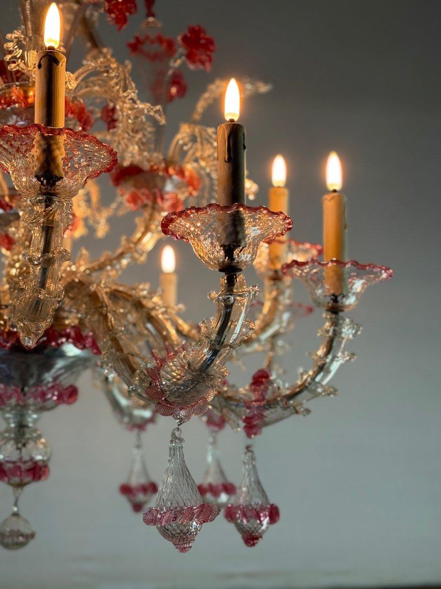 Venetian Rezzonico Chandelier In Colorless And Red Venice Glass Circa 1920 In Excellent Condition For Sale In Honnelles, WHT