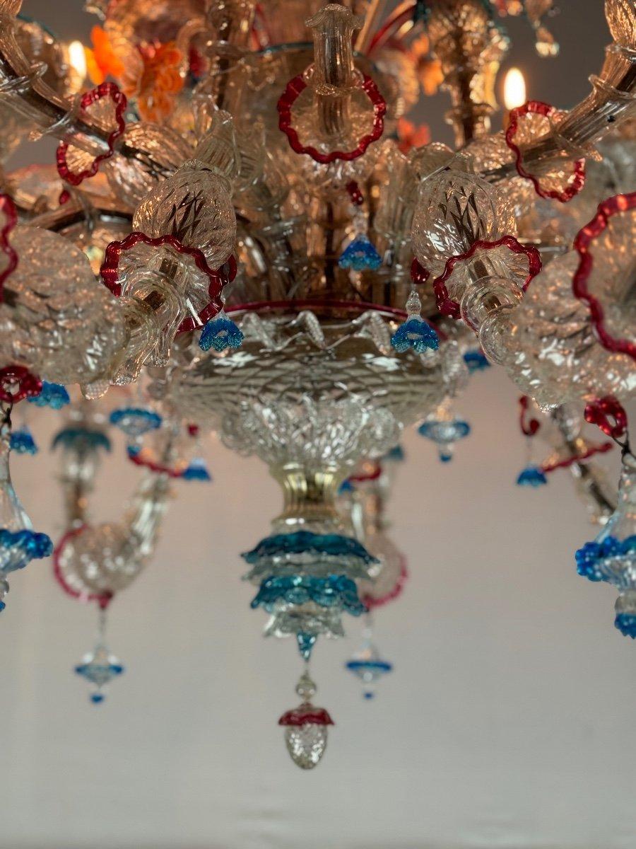 Venezianischer Rezzonico-Kronleuchter aus mehrfarbigem Murano-Glas, 12 Arme +-1920 (20. Jahrhundert) im Angebot