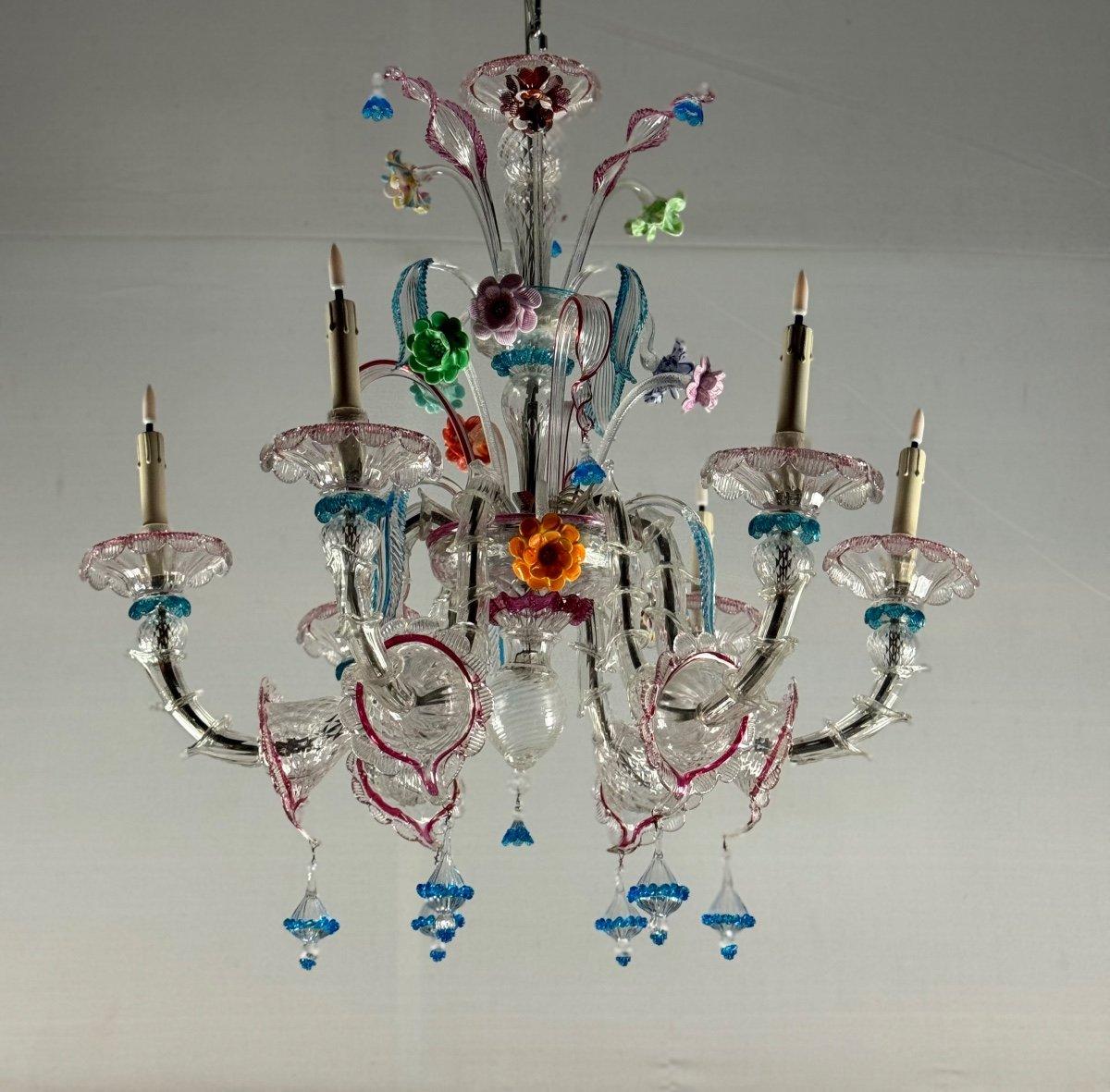 Rezzonico Venetian chandelier in multicolored Murano glass, 

6 arms of light, 

Weight 17,25 kg 