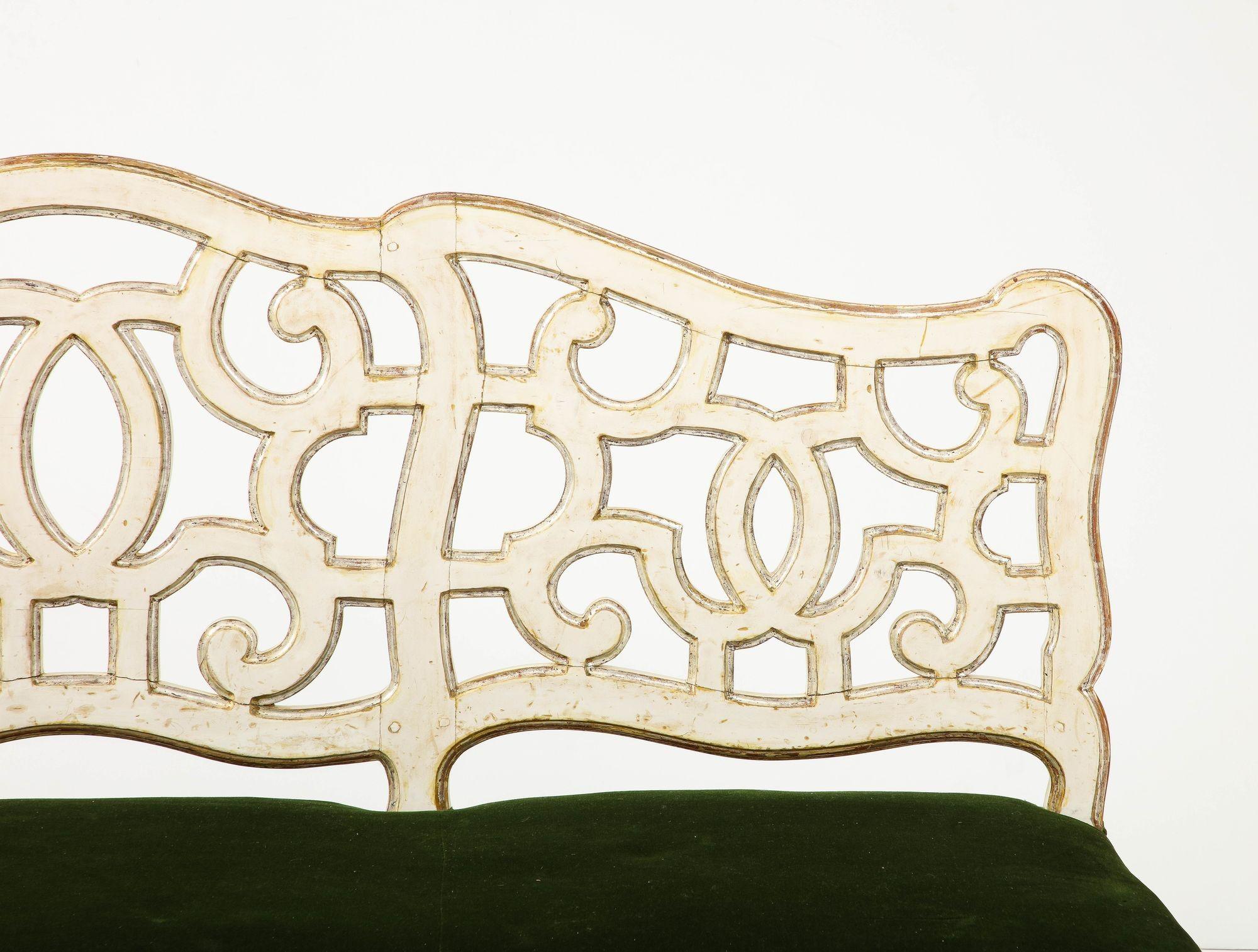 Divano rococò veneziano in gesso e argento dorato in vendita 1