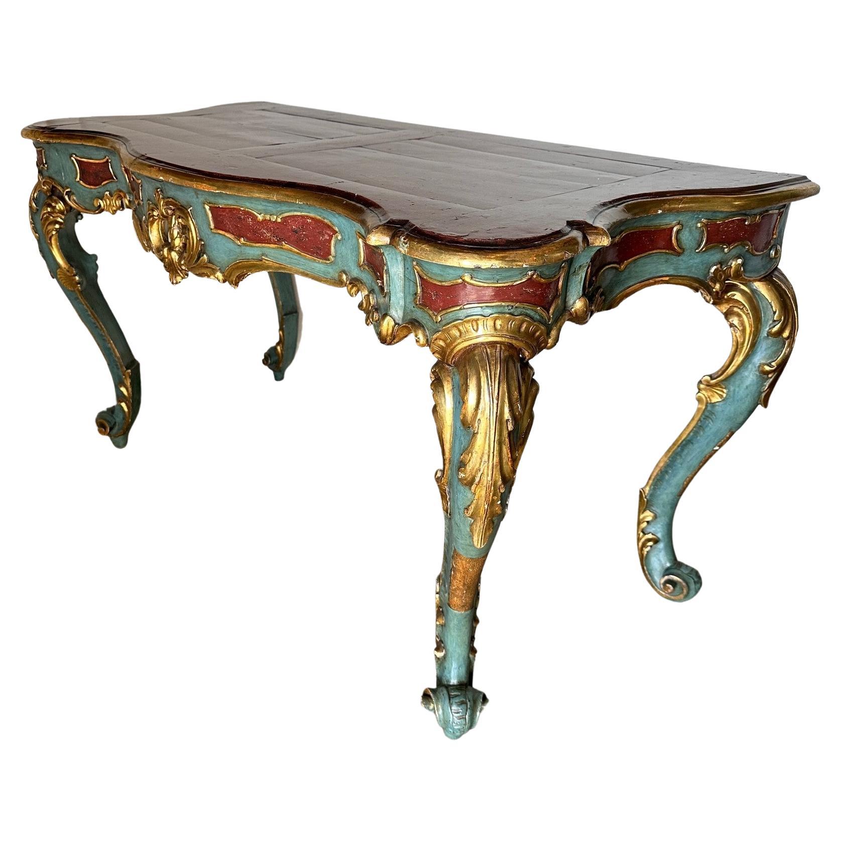Table d'entrée ou bureau de style rococo vénitien ancien en fausse pierre peinte et dorée en vente