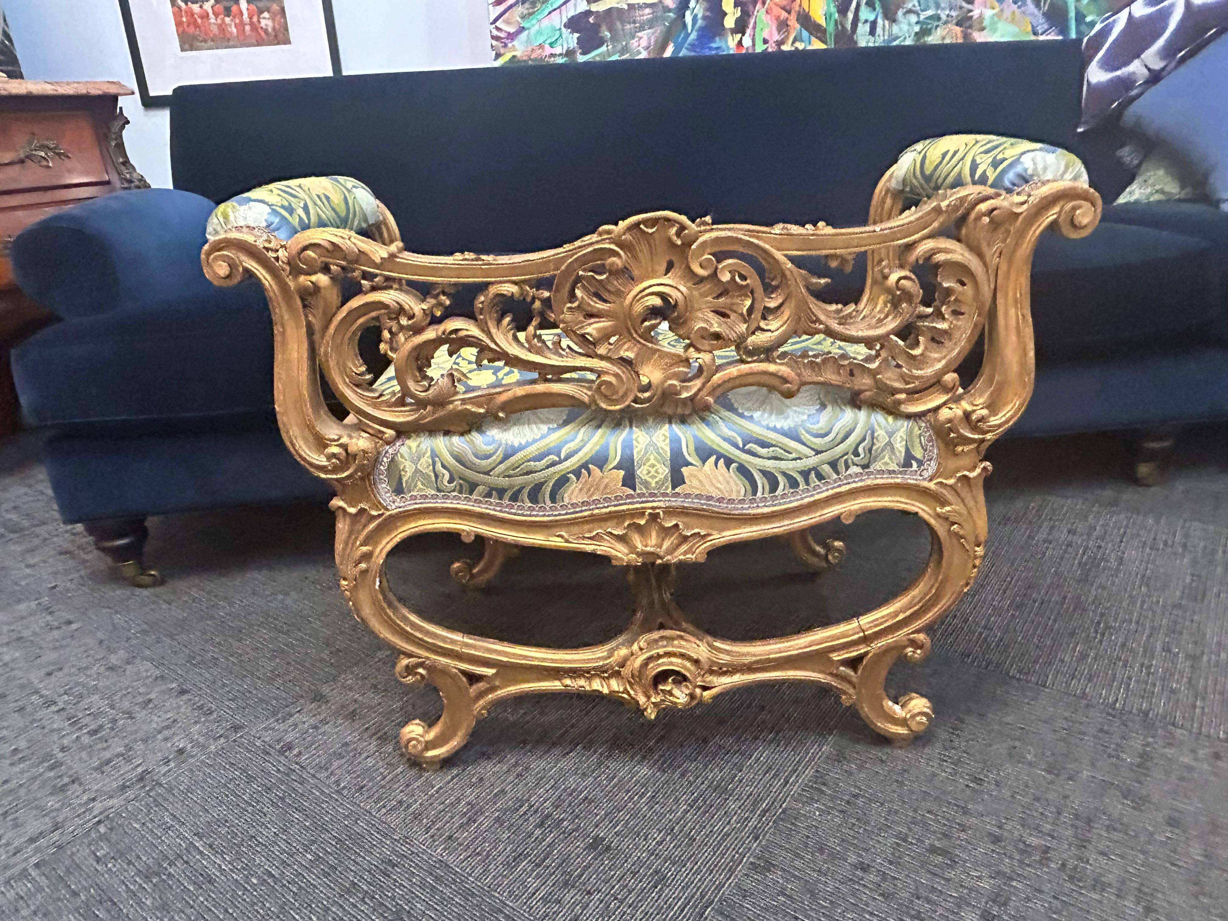 Veneciano  asiento de ventana rococó Giltwood..siglo XIX . en venta 3