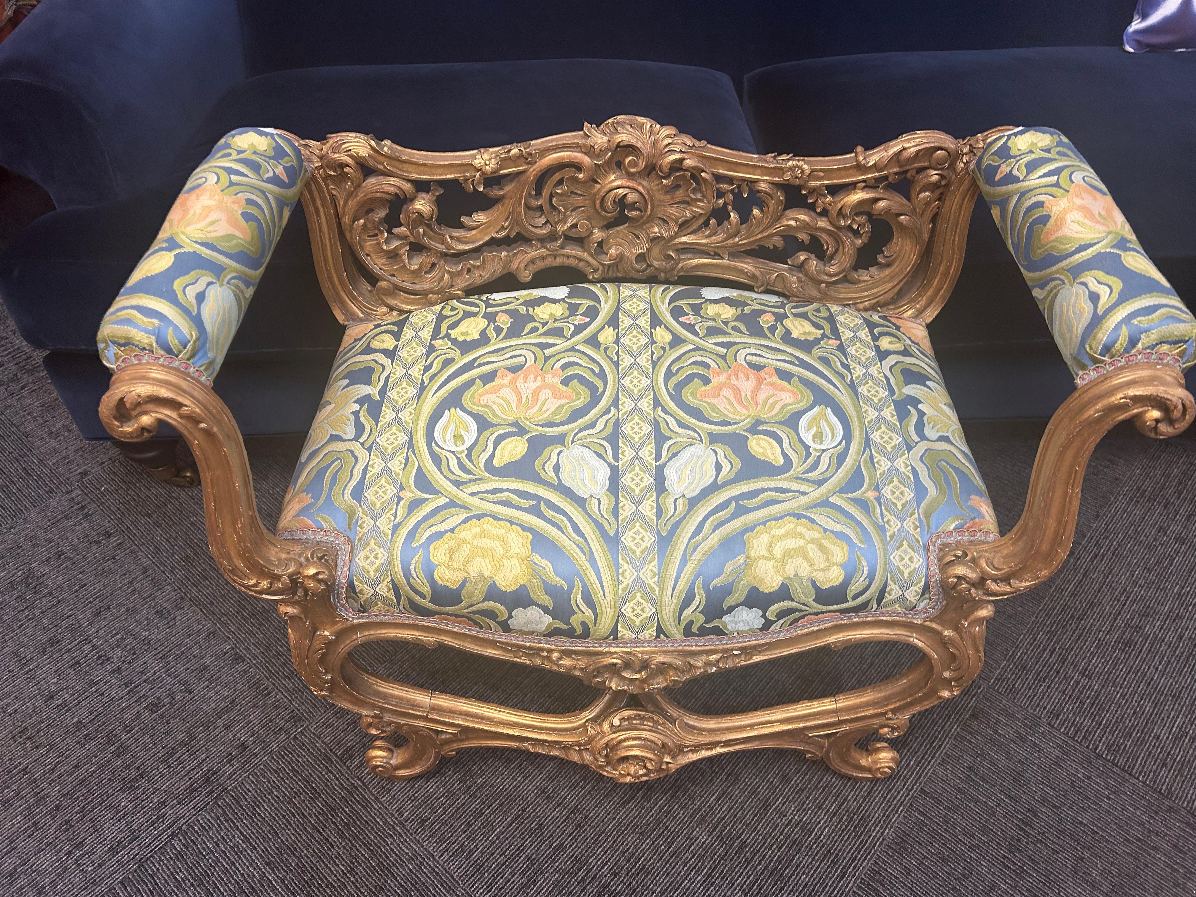 Veneciano  asiento de ventana rococó Giltwood..siglo XIX . en venta 6