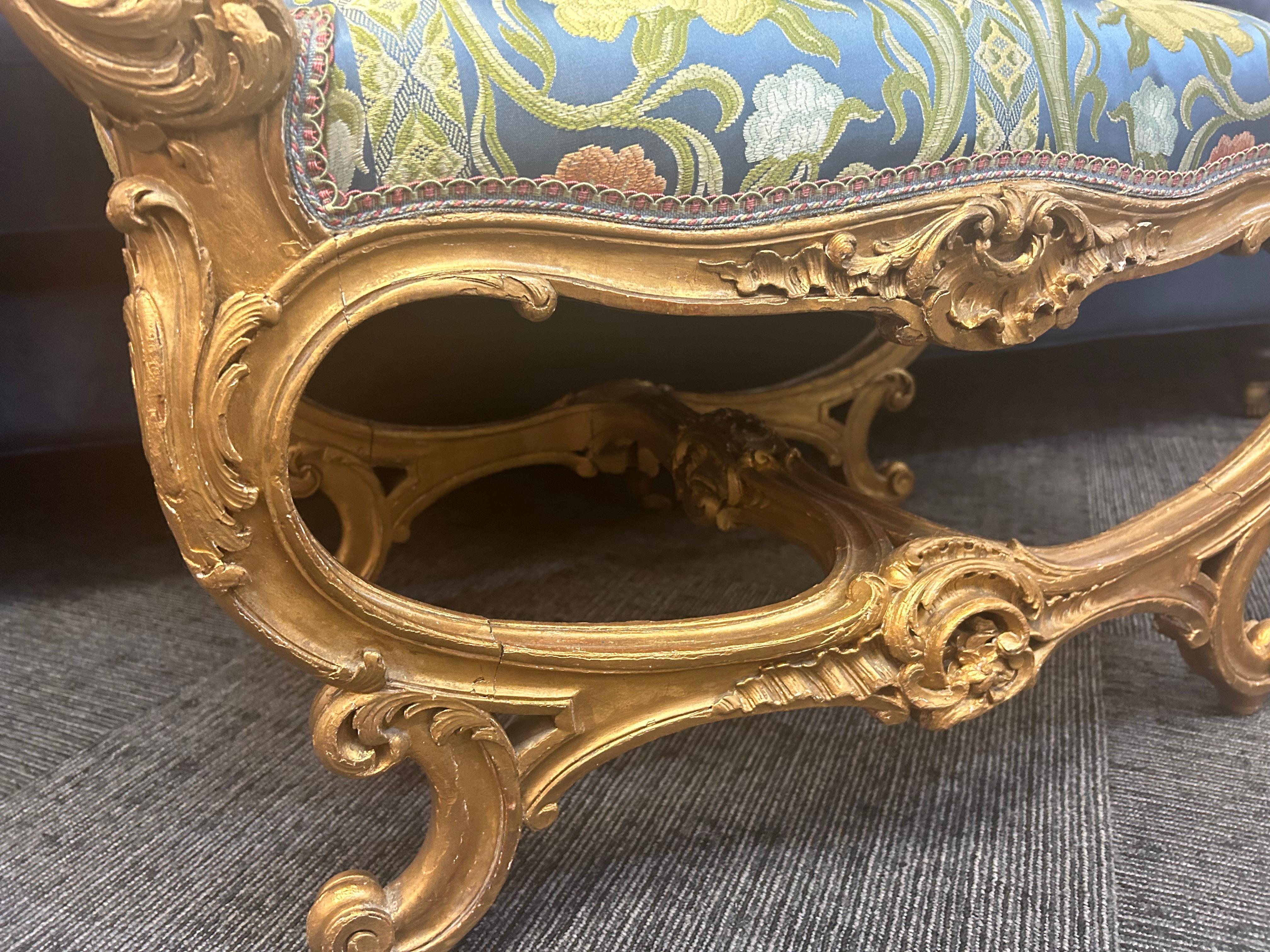 Veneciano  asiento de ventana rococó Giltwood..siglo XIX . Tallado a mano en venta
