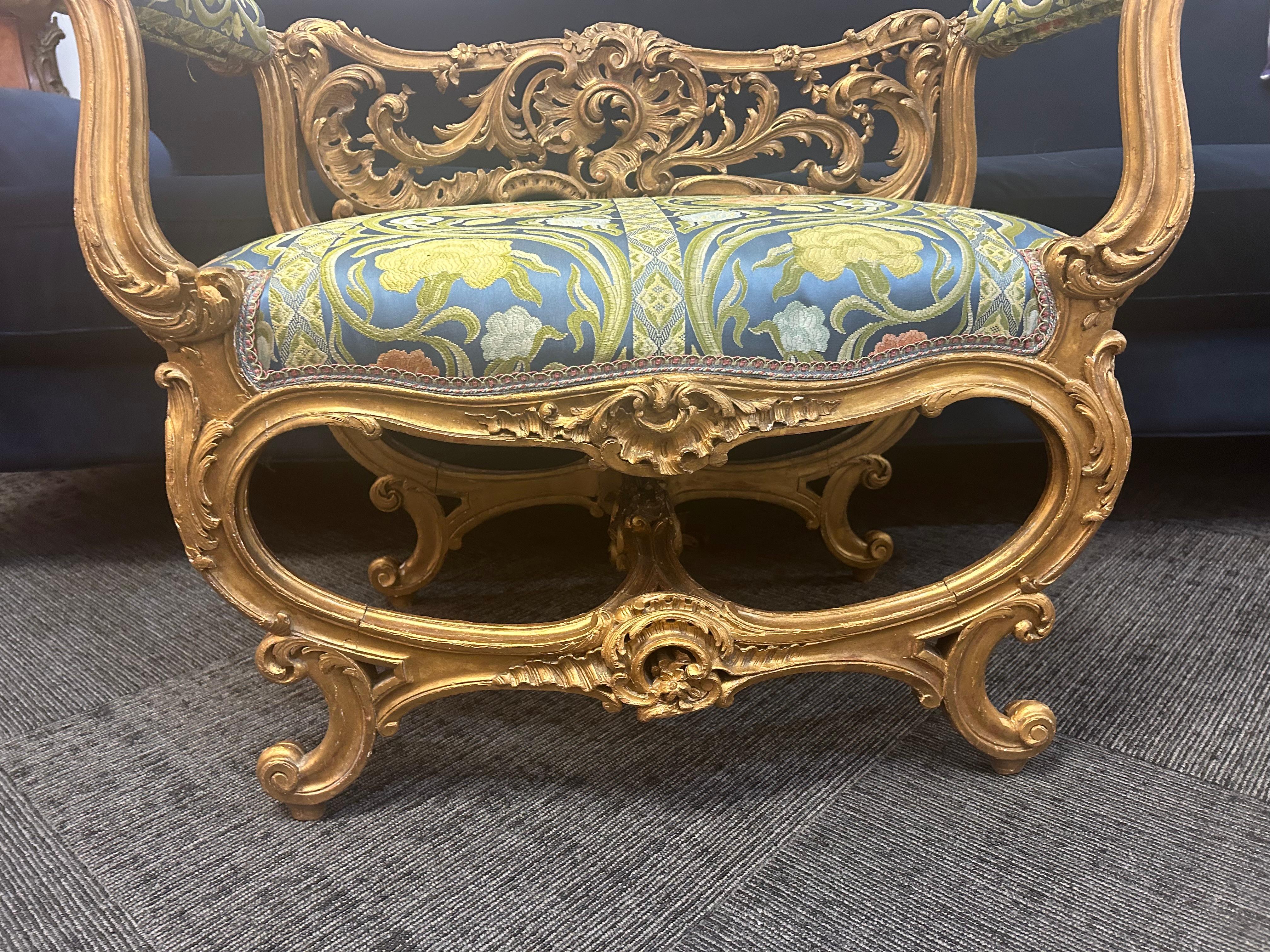 Veneciano  asiento de ventana rococó Giltwood..siglo XIX . Madera dorada en venta