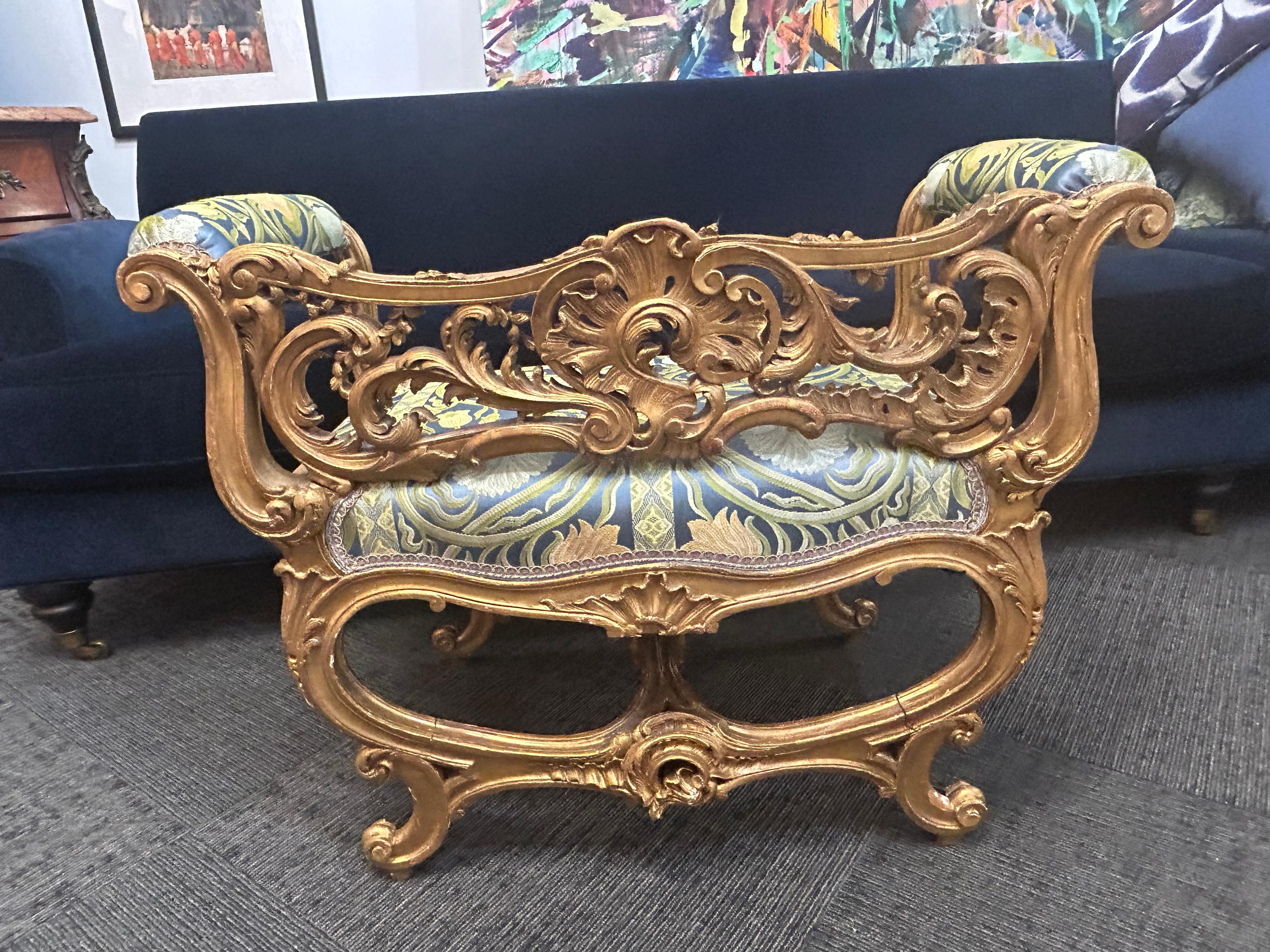 Veneciano  asiento de ventana rococó Giltwood..siglo XIX . en venta 2
