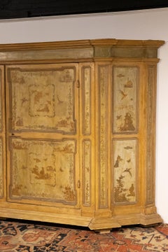 Venetian Rococo Period Green and Ochre Painted Chinoiserie Cabinet
