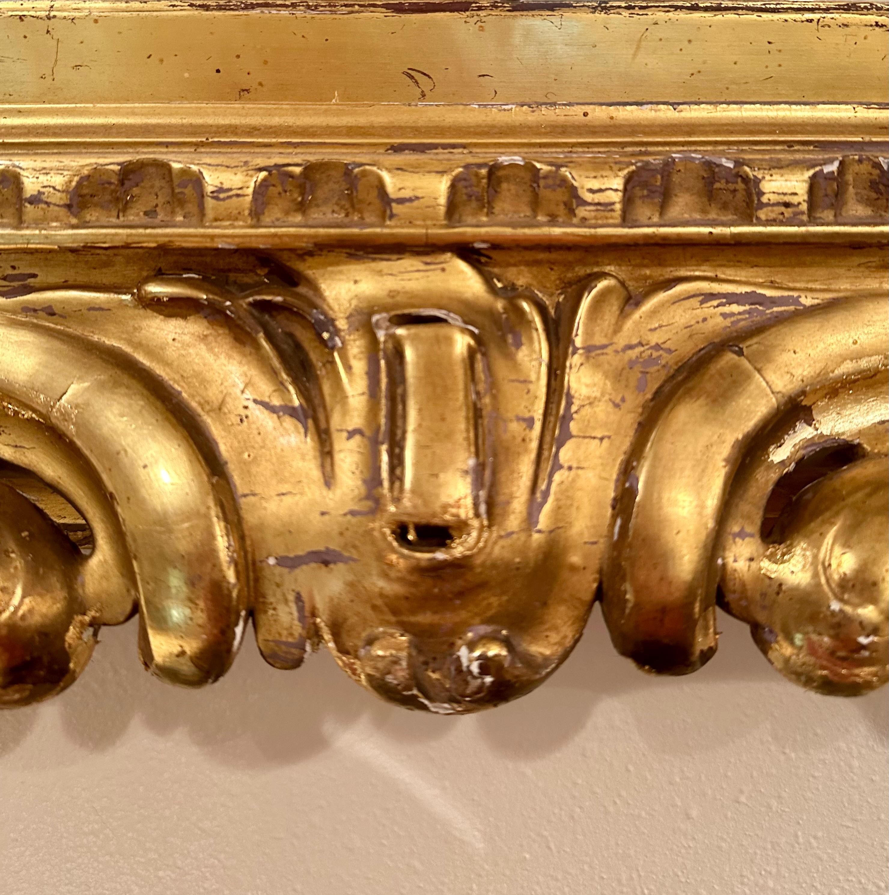 Venezianischer Sansovino Palastspiegel im frühbarocken Stil, geschnitzt und vergoldet (Vergoldet) im Angebot